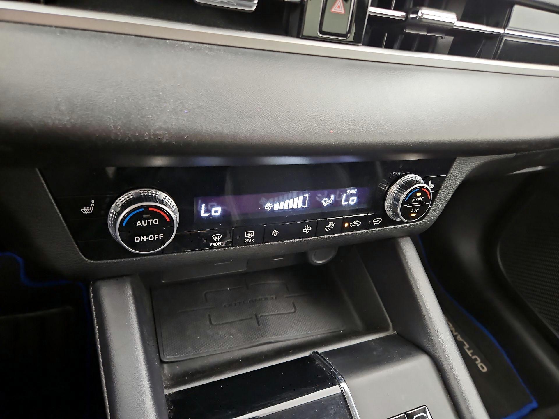 Thumbnail: 2024 Mitsubishi Outlander - 17