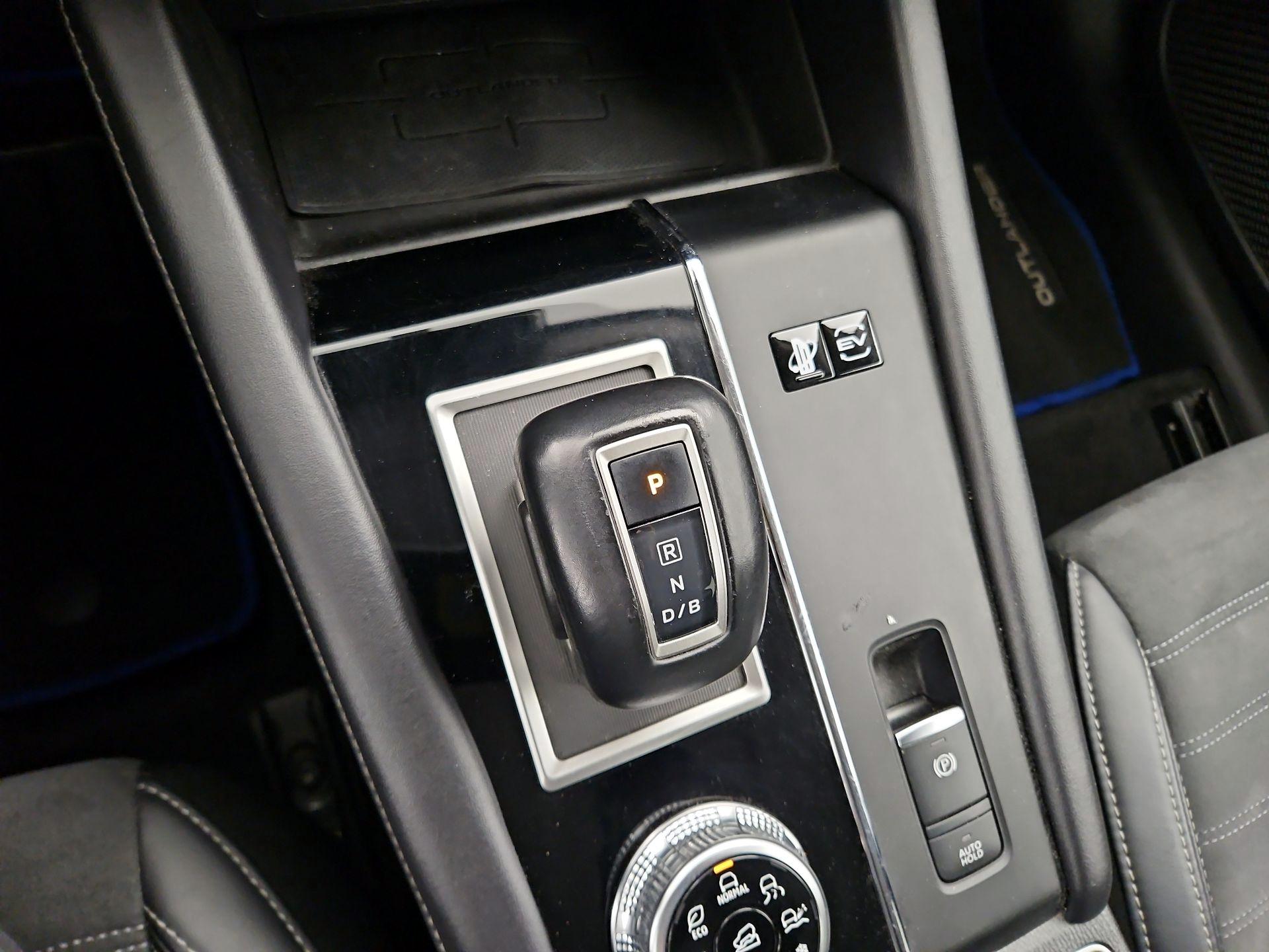 Thumbnail: 2024 Mitsubishi Outlander - 18