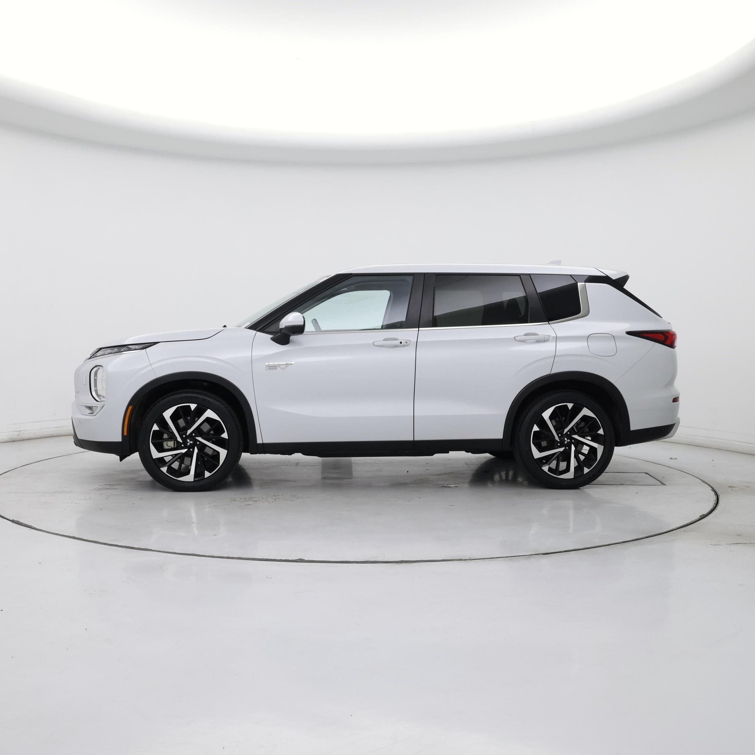Thumbnail: 2024 Mitsubishi Outlander - 3