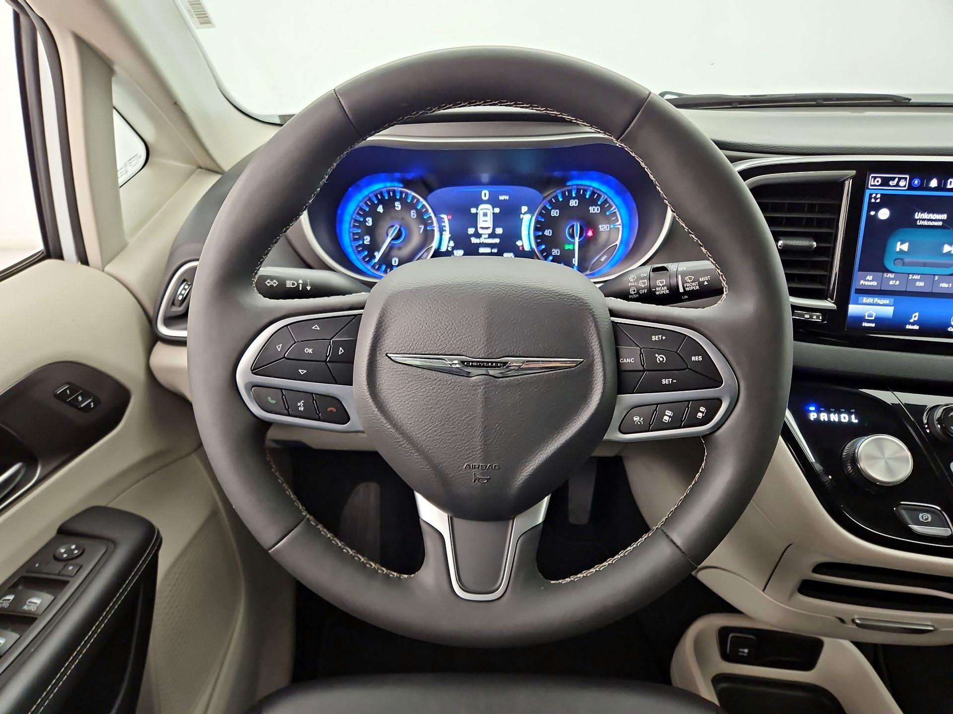 Thumbnail: 2024 Chrysler Pacifica - 10
