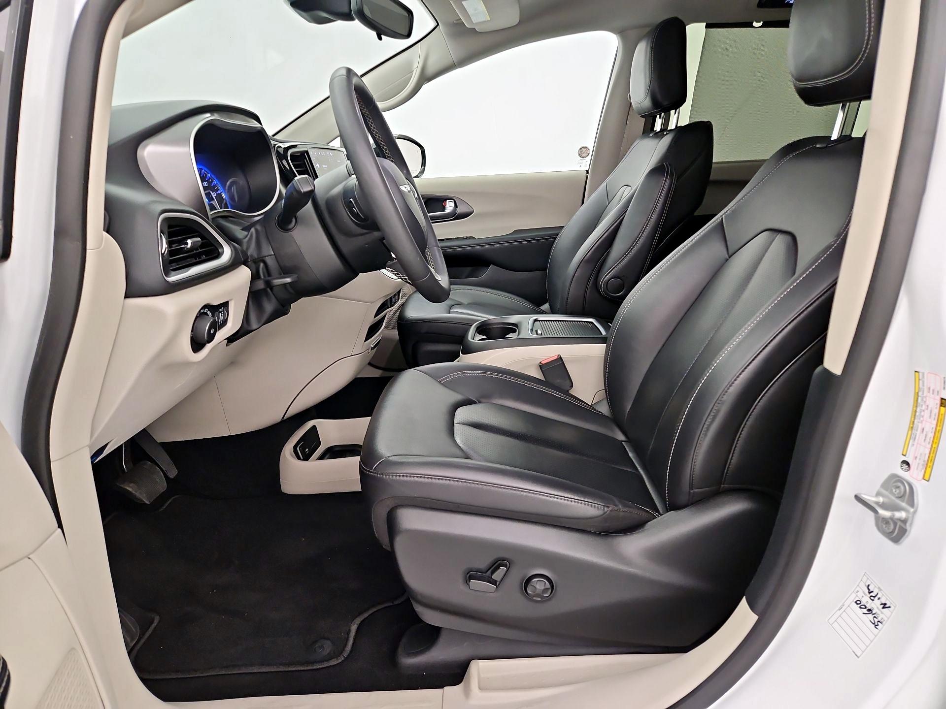 Thumbnail: 2024 Chrysler Pacifica - 11