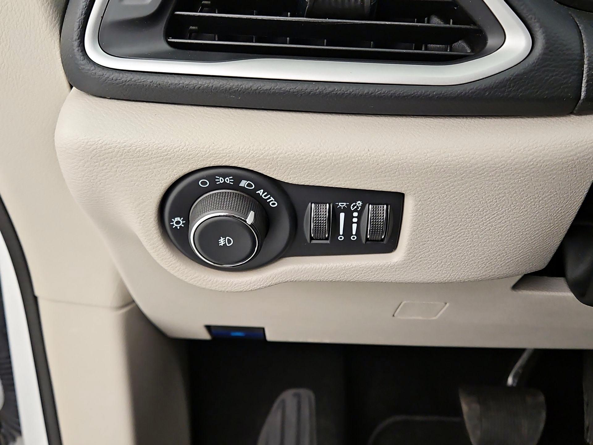 Thumbnail: 2024 Chrysler Pacifica - 13