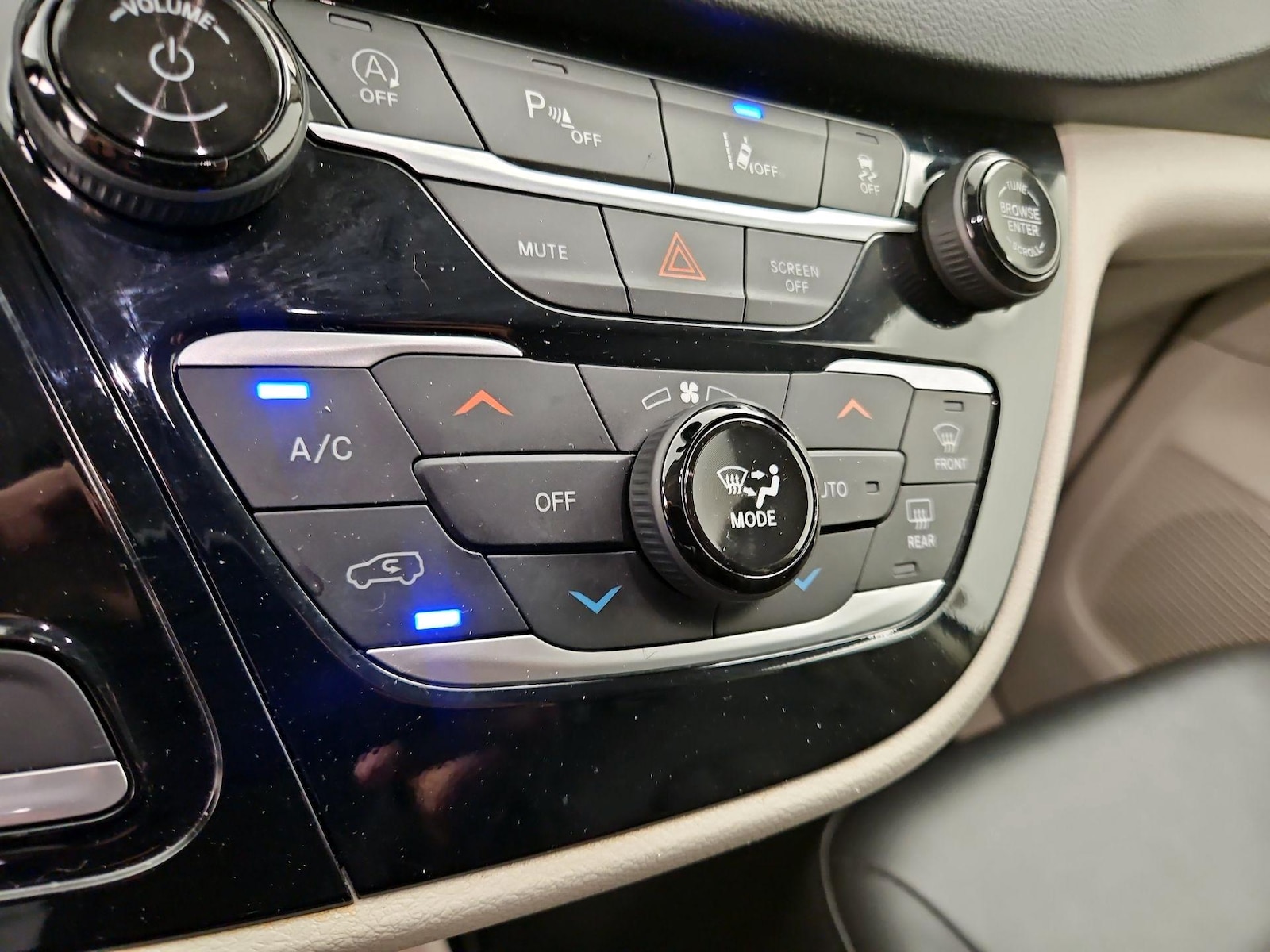 2024 Chrysler Pacifica Touring L - Photo 17