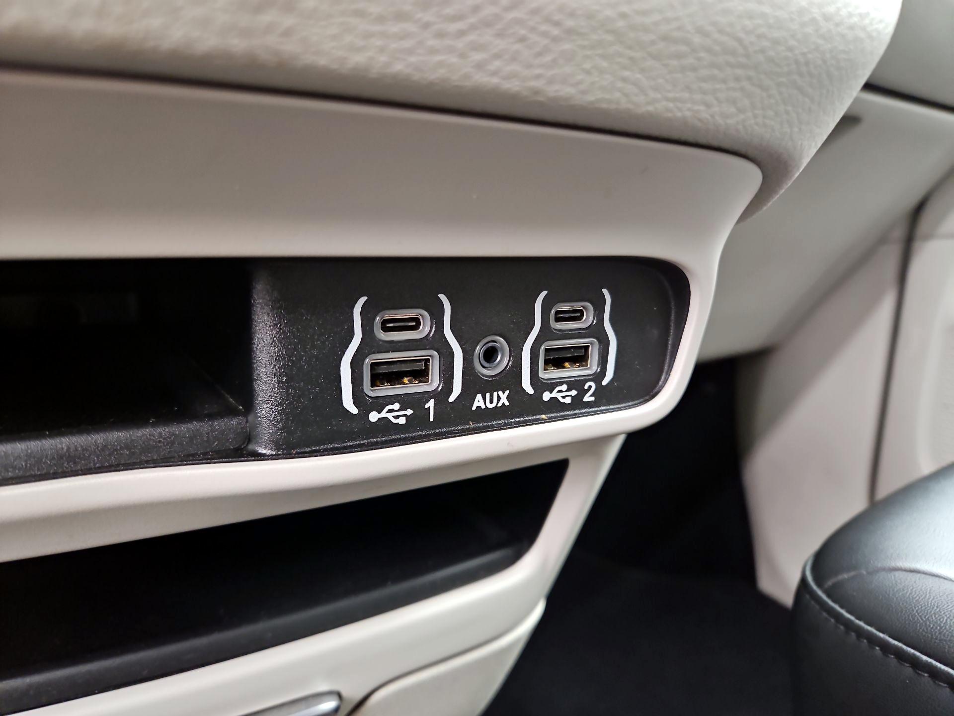 Thumbnail: 2024 Chrysler Pacifica - 18