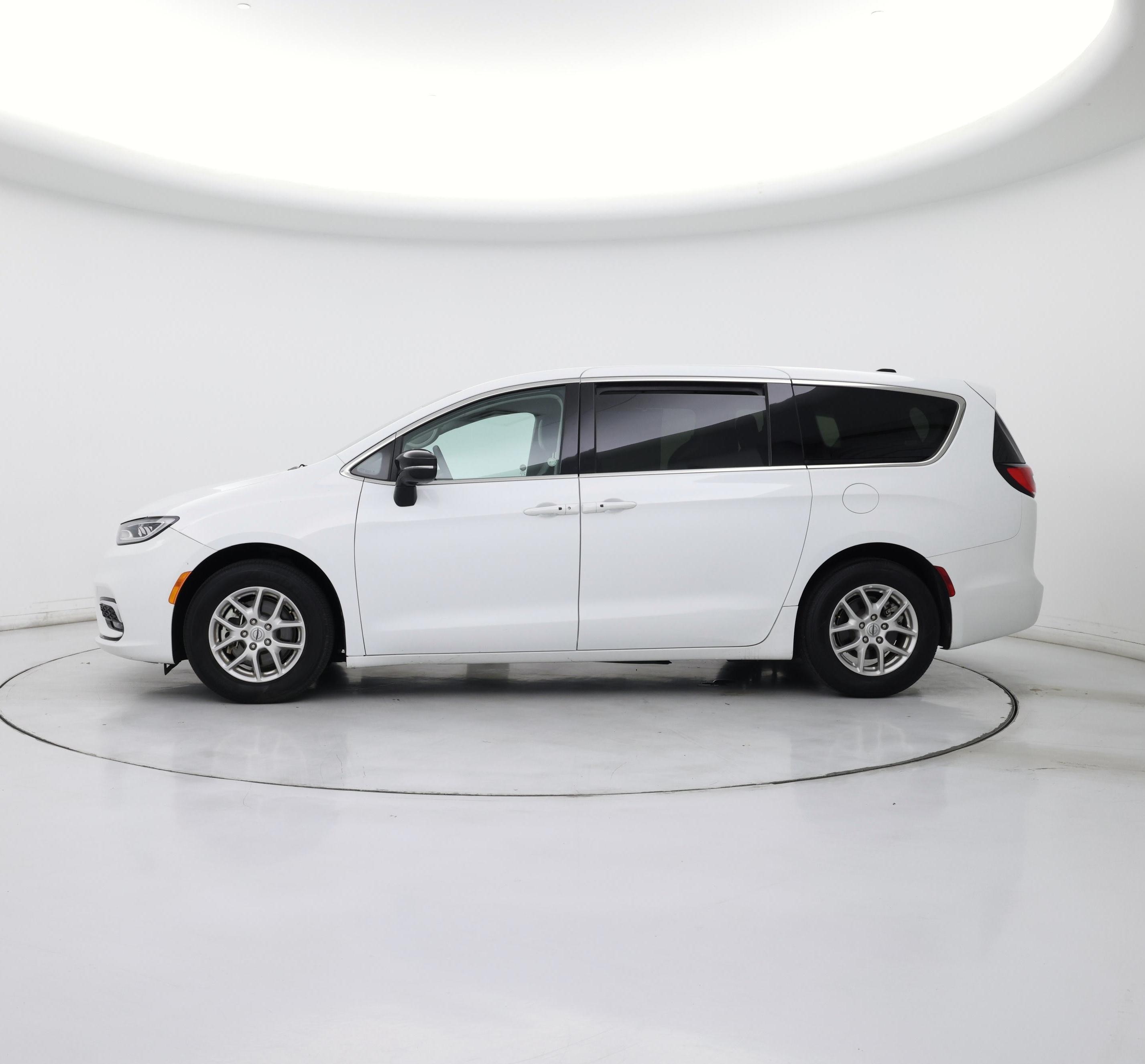 Thumbnail: 2024 Chrysler Pacifica - 3
