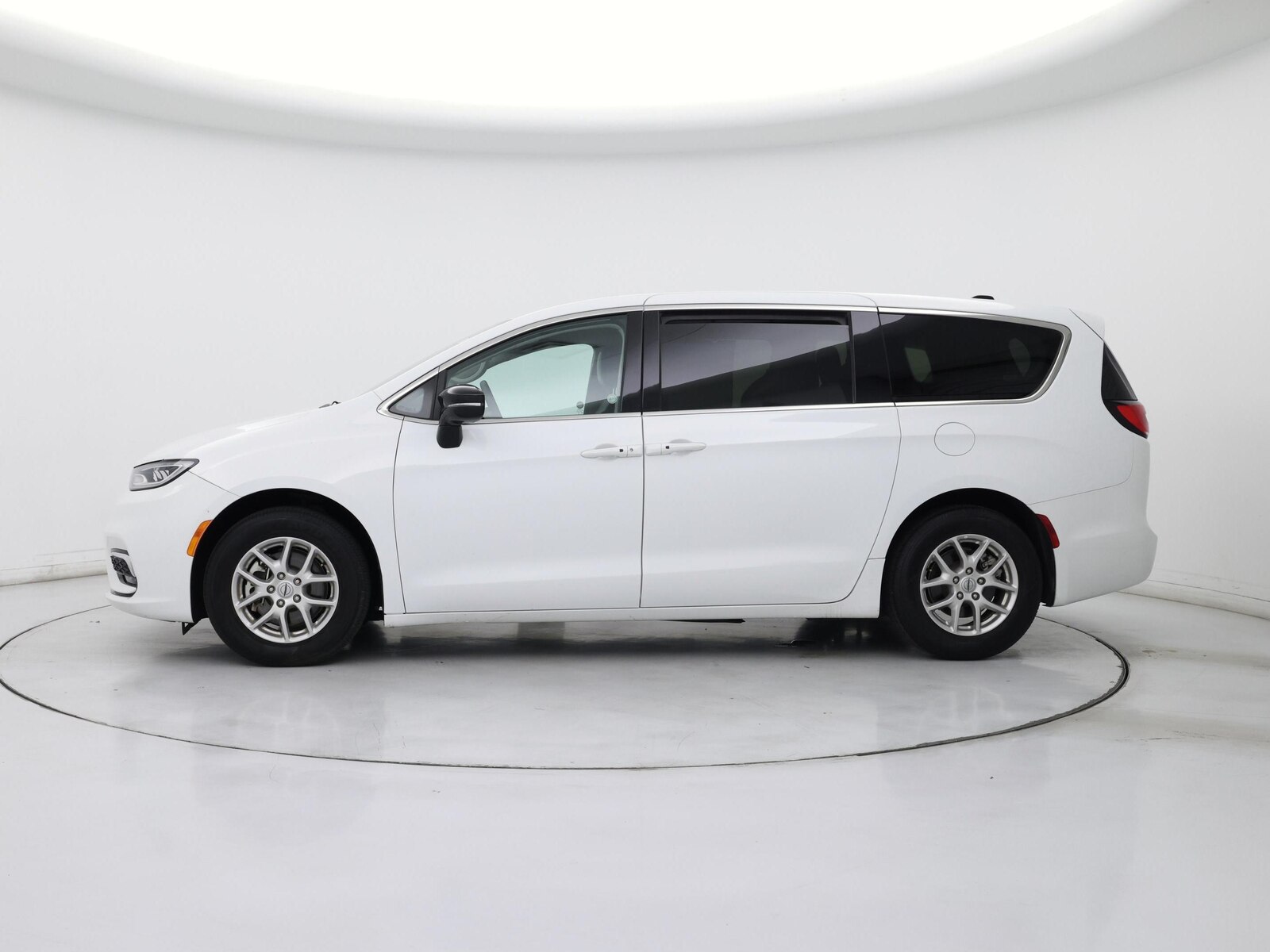 2024 Chrysler Pacifica Touring L - Photo 4