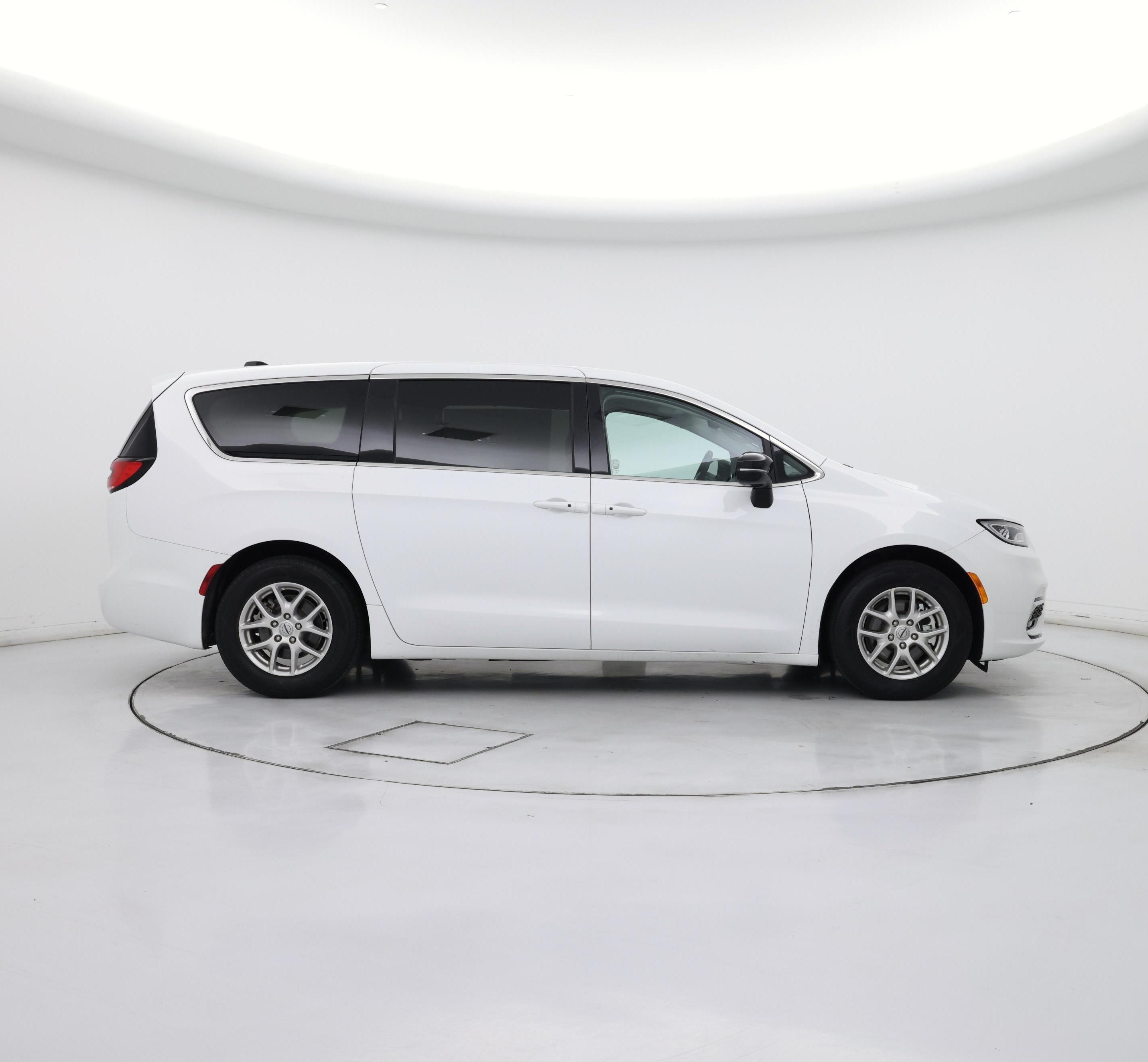 Thumbnail: 2024 Chrysler Pacifica - 7