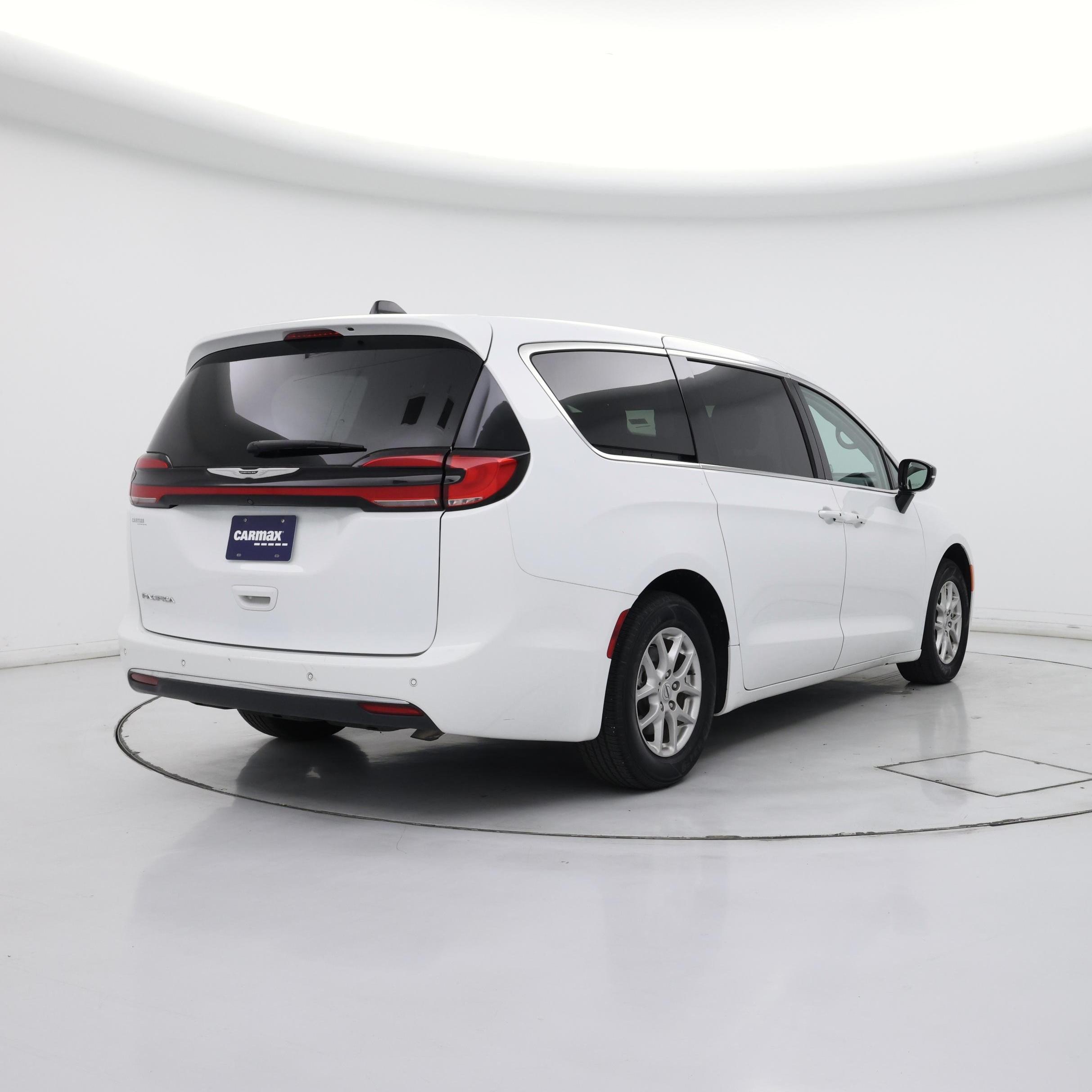 Thumbnail: 2024 Chrysler Pacifica - 8