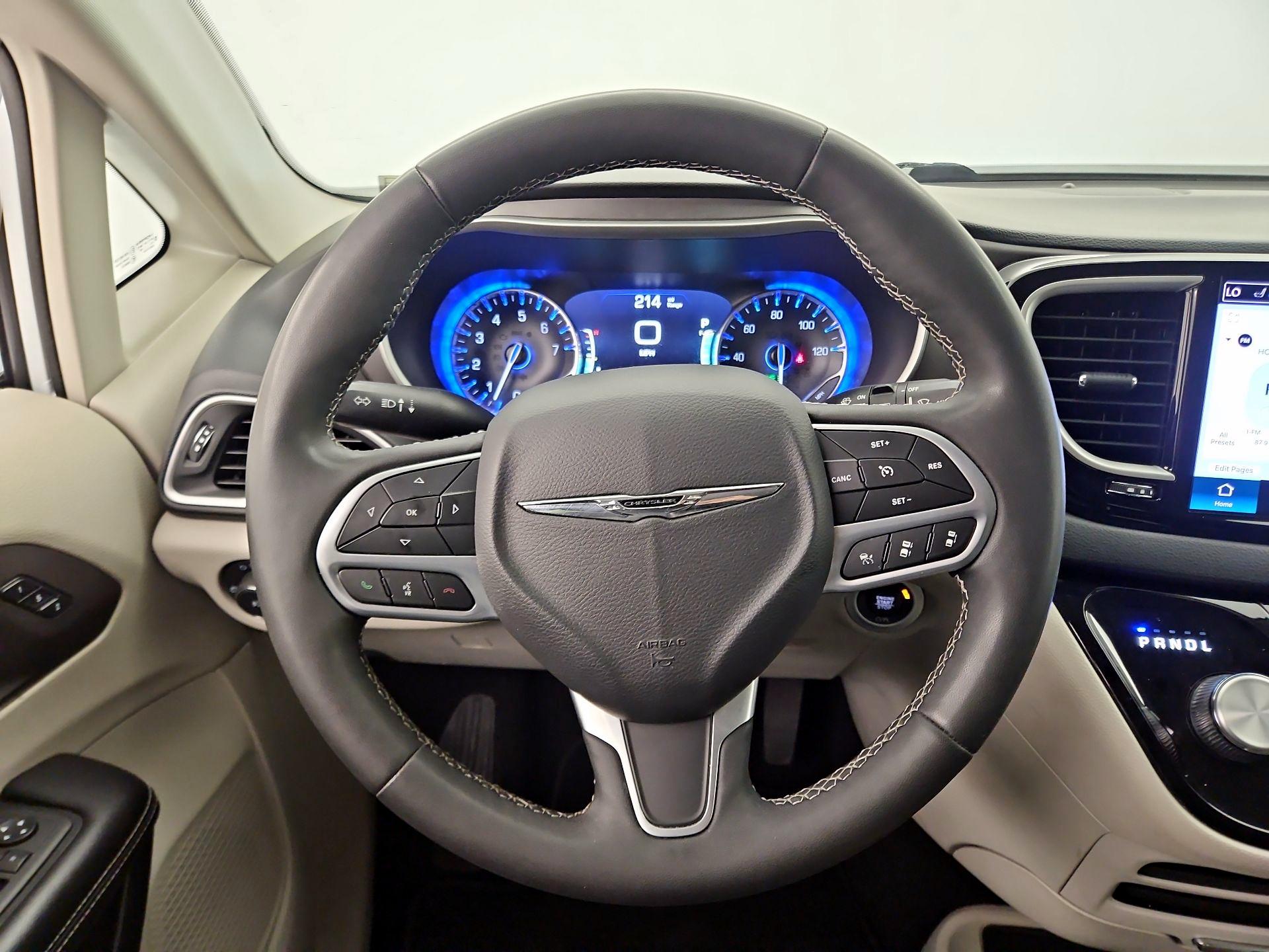 Thumbnail: 2022 Chrysler Pacifica - 10