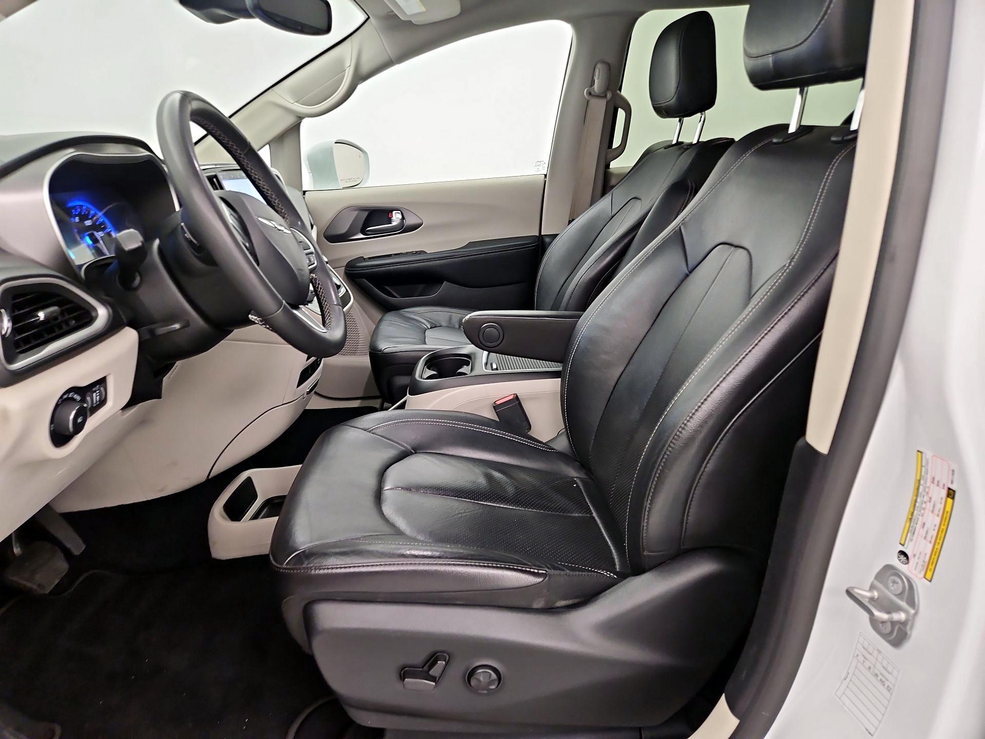 Thumbnail: 2022 Chrysler Pacifica - 11