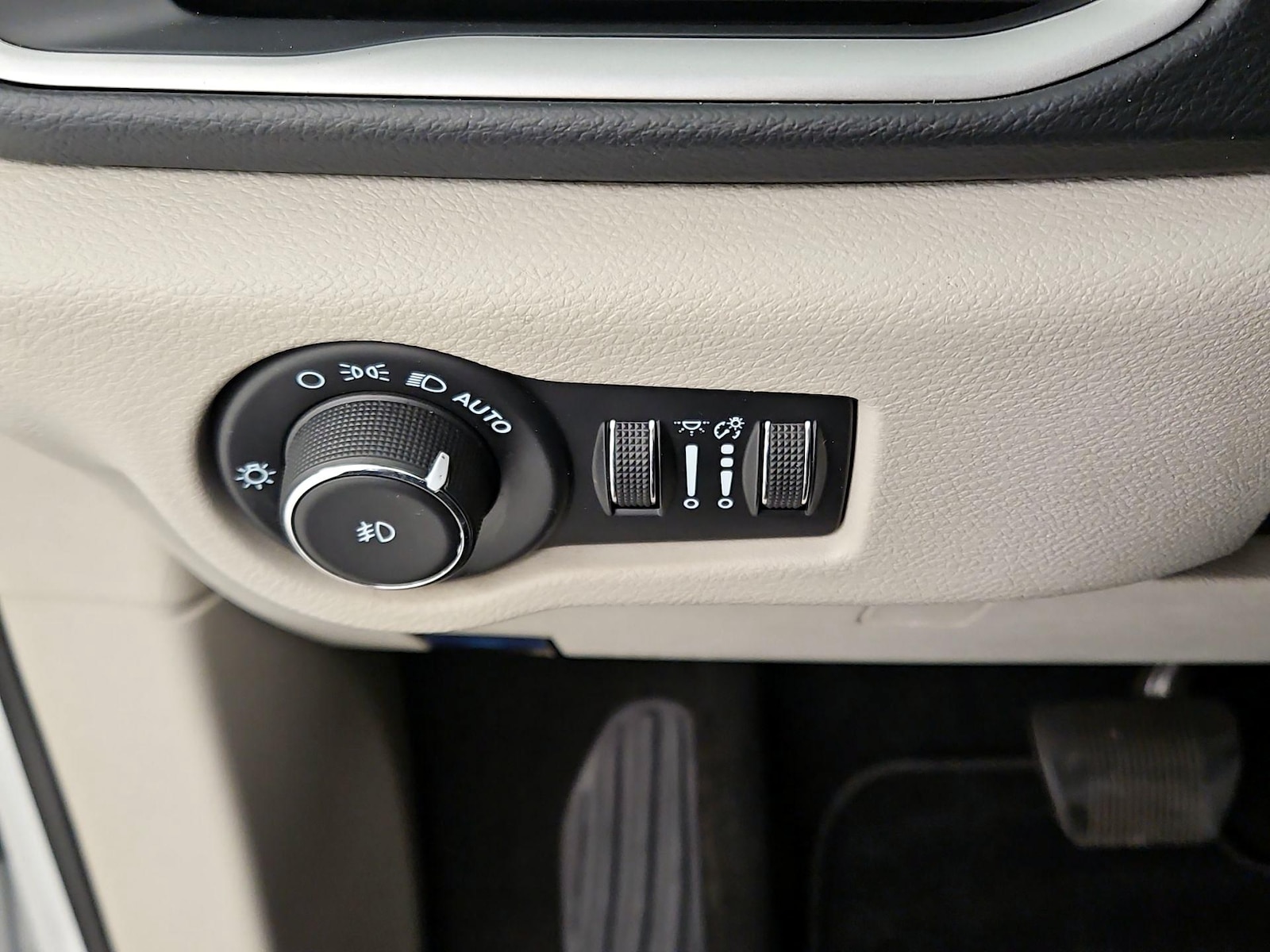 2022 Chrysler Pacifica Touring L - Photo 14