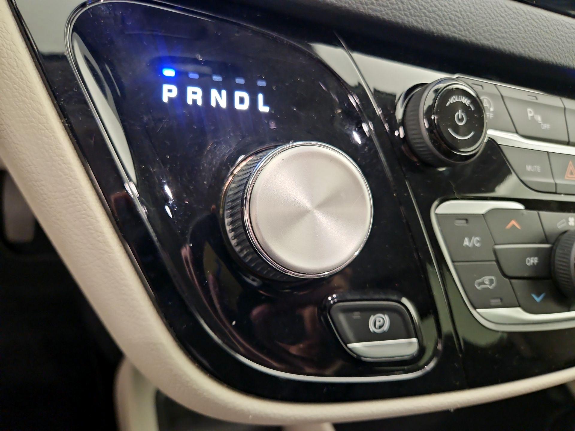 Thumbnail: 2022 Chrysler Pacifica - 17
