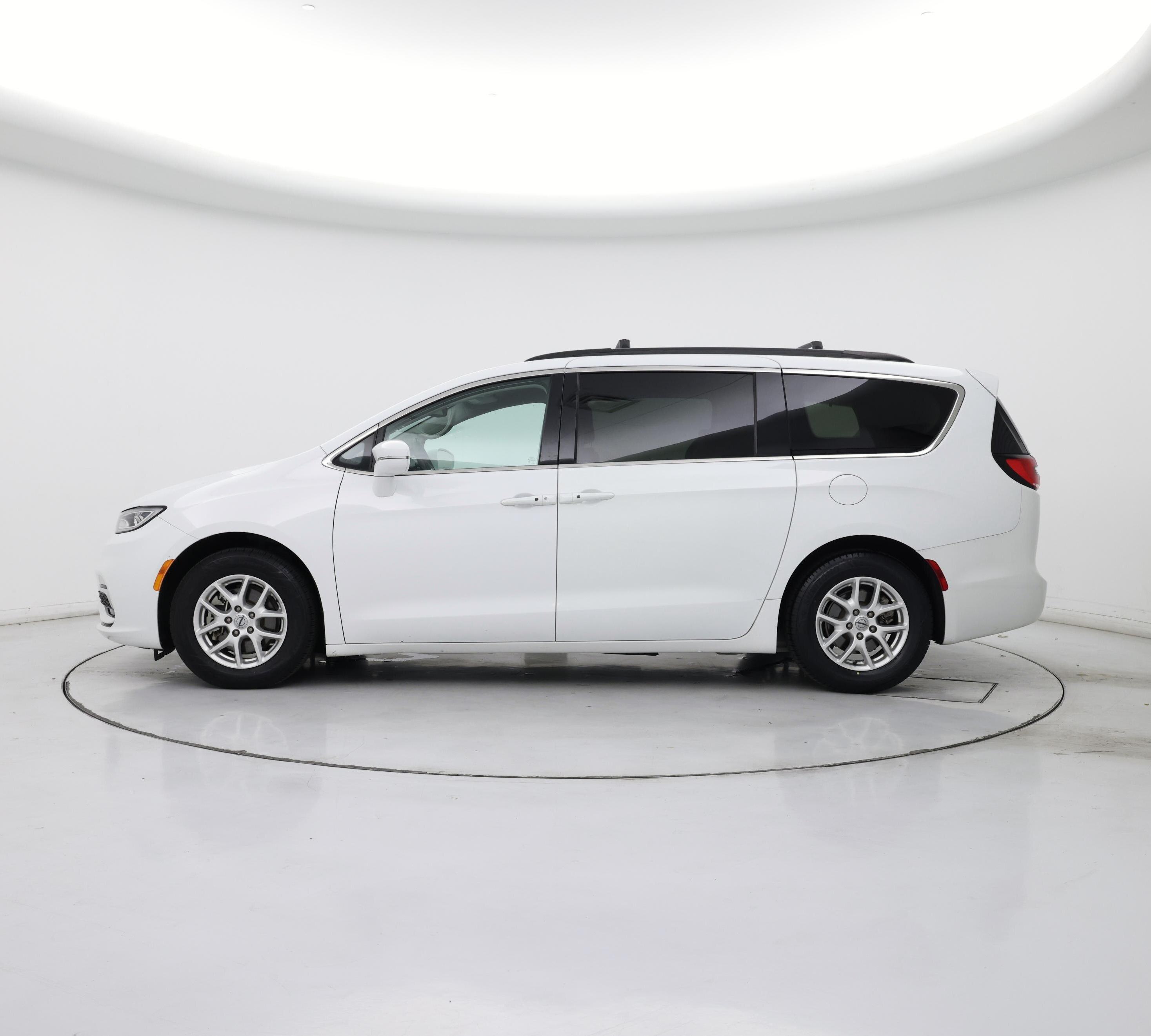 Thumbnail: 2022 Chrysler Pacifica - 3