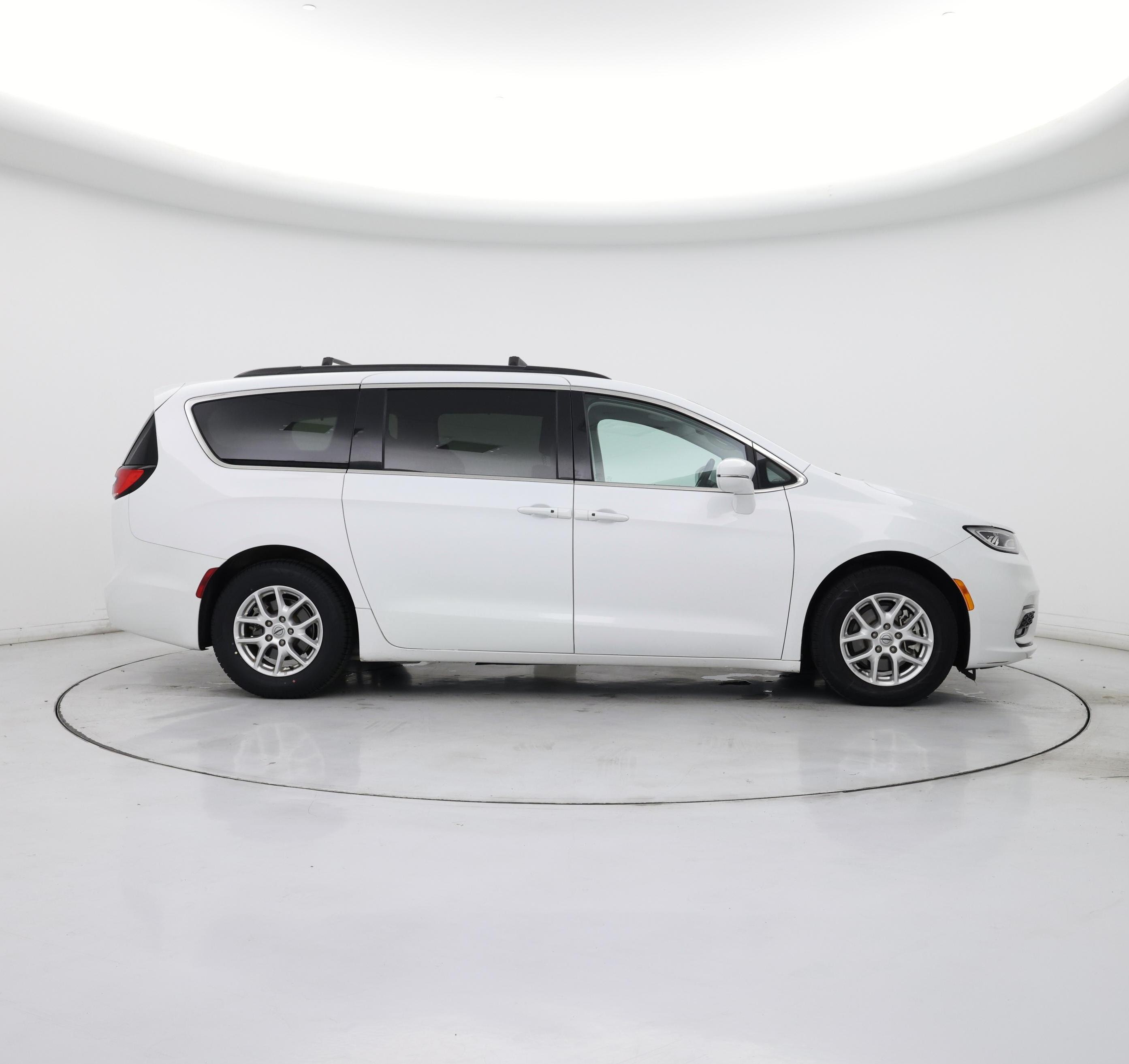 Thumbnail: 2022 Chrysler Pacifica - 7