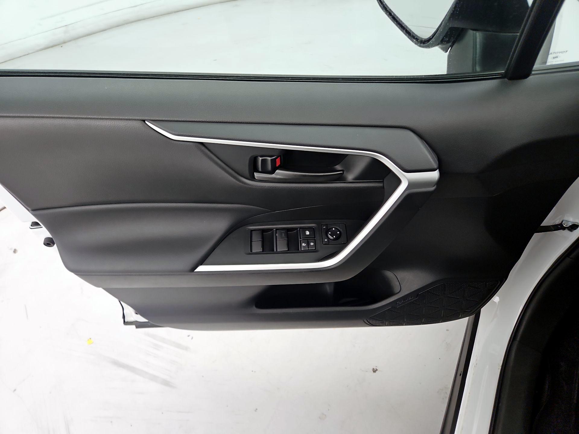Thumbnail: 2023 Toyota RAV4 - 12