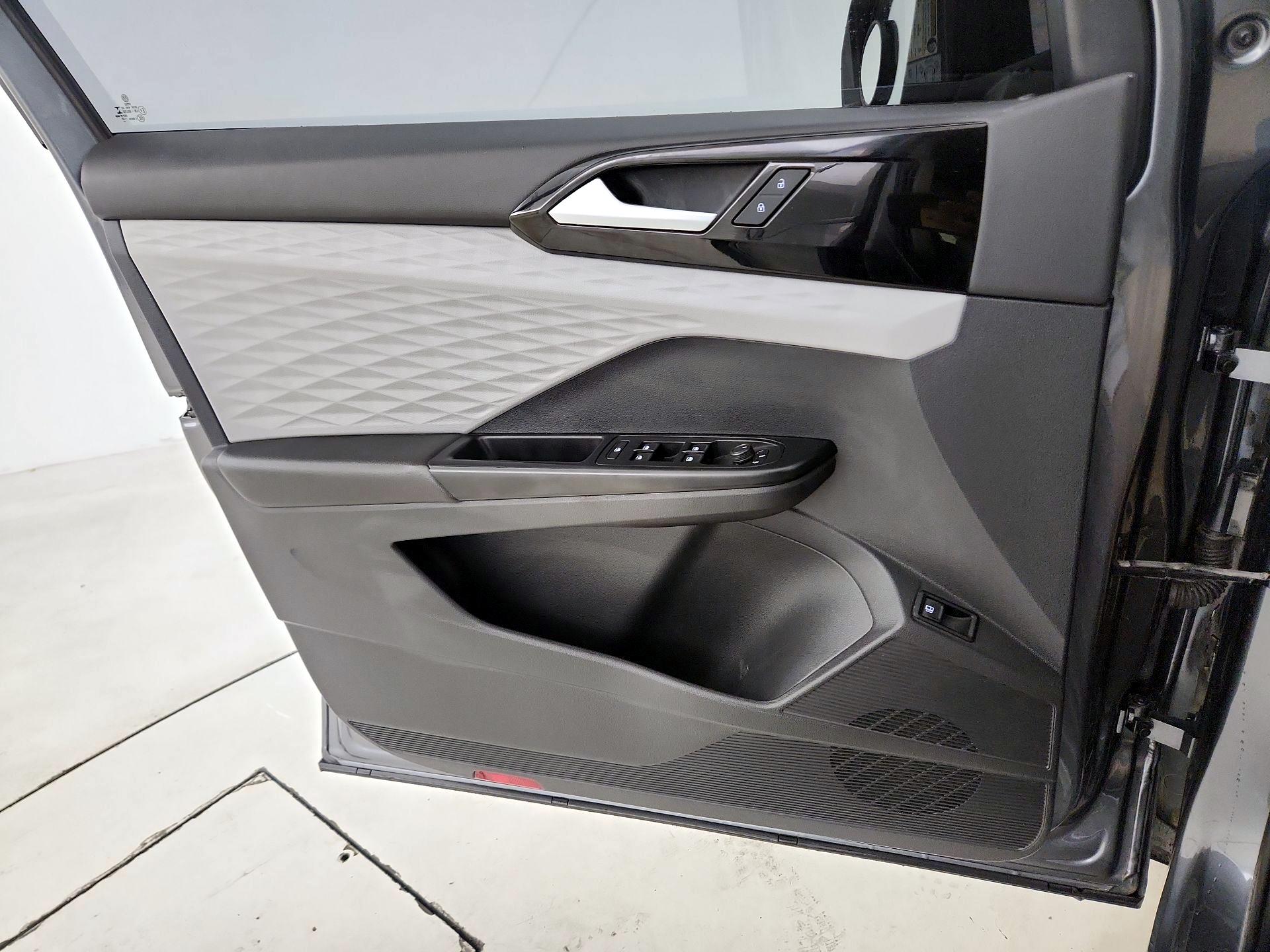 Thumbnail: 2022 Volkswagen Taos - 12