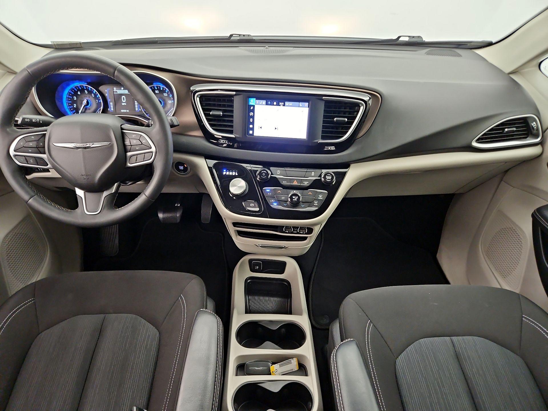 Thumbnail: 2022 Chrysler Voyager - 9