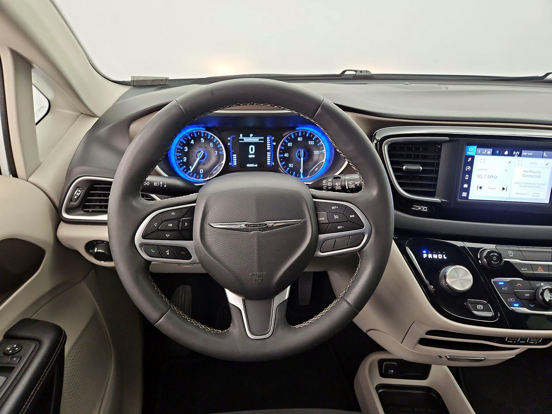 Thumbnail: 2022 Chrysler Voyager - 10
