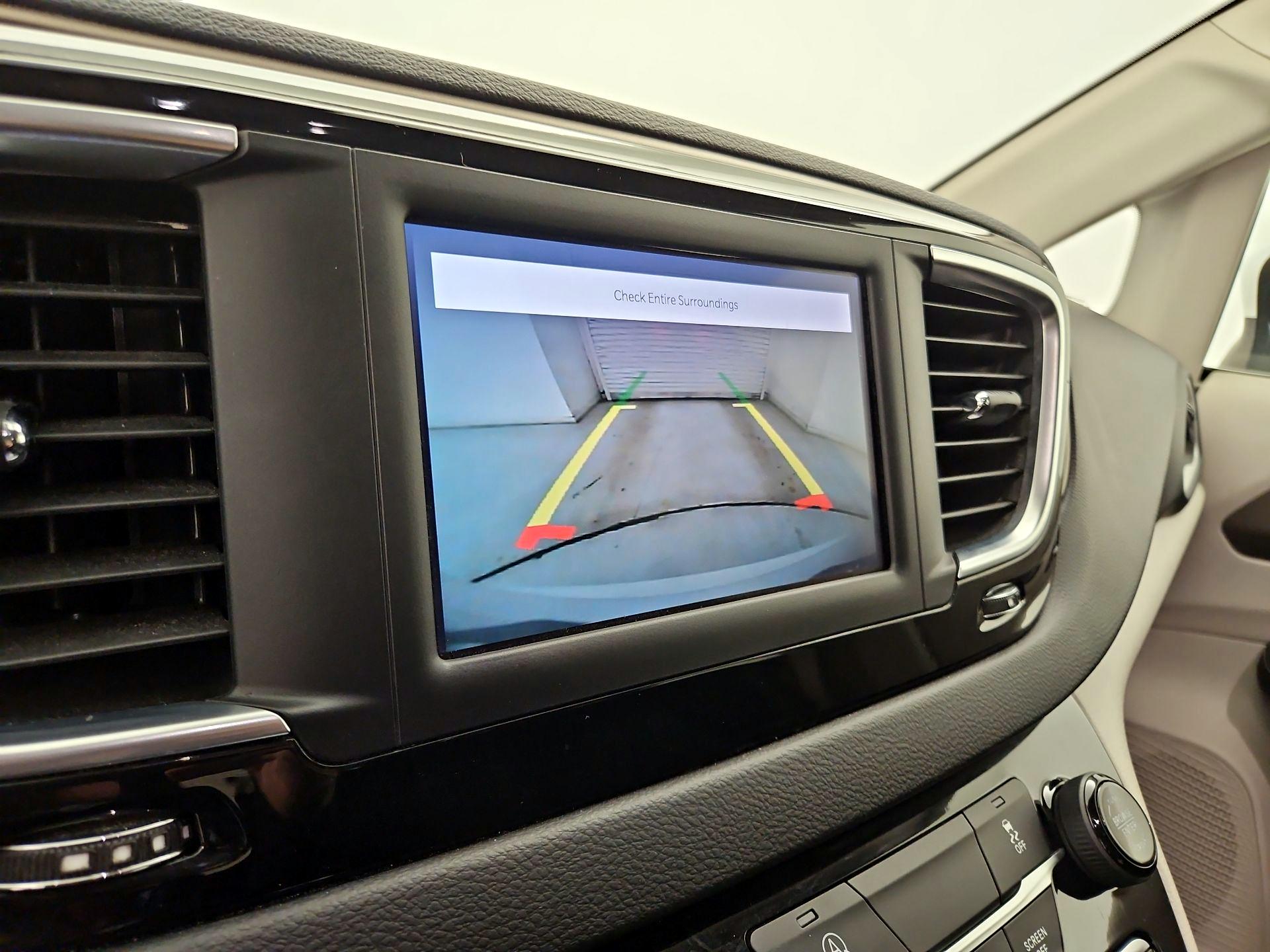 Thumbnail: 2022 Chrysler Voyager - 14