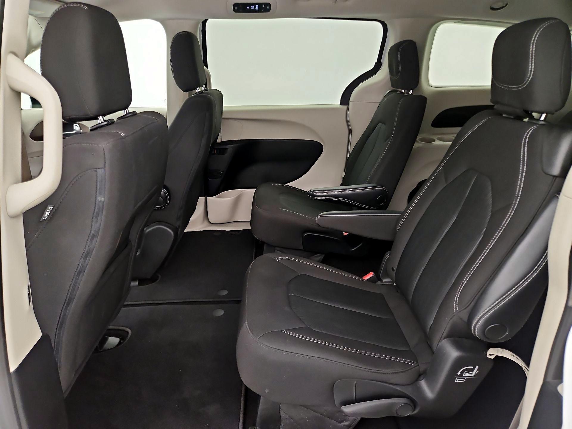 Thumbnail: 2022 Chrysler Voyager - 19