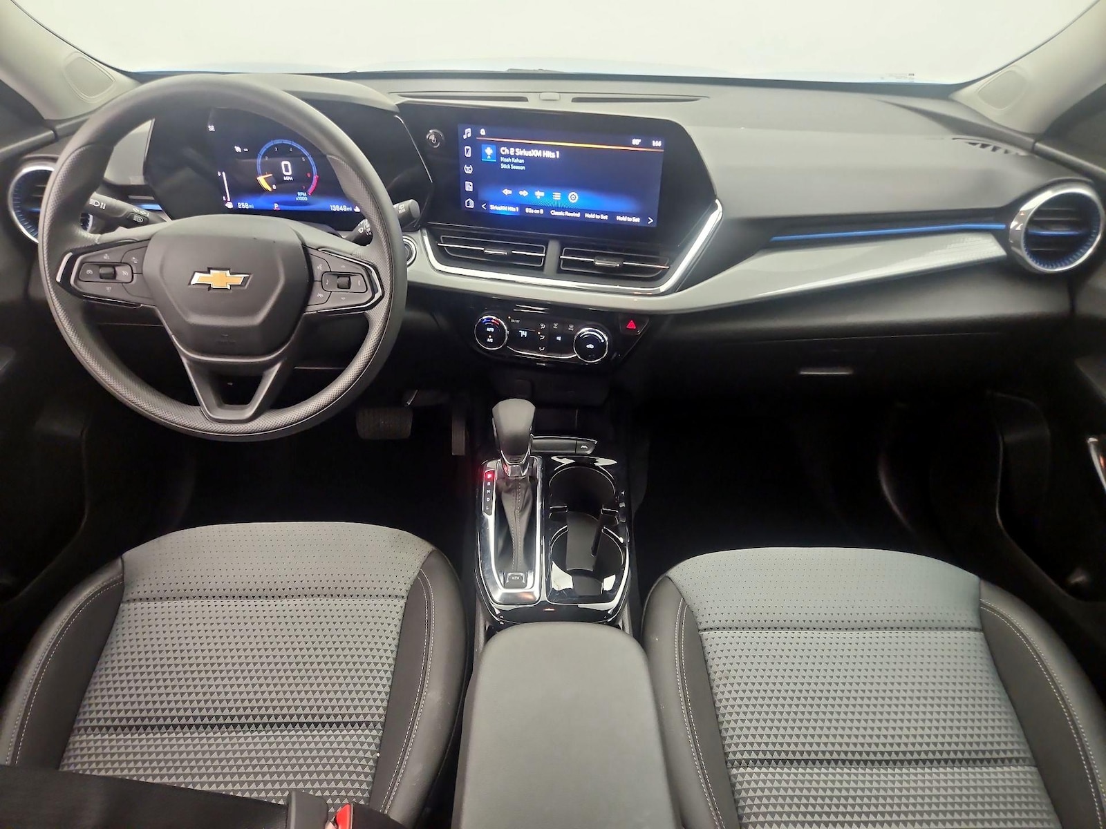 2025 Chevrolet Trax LT - Photo 10