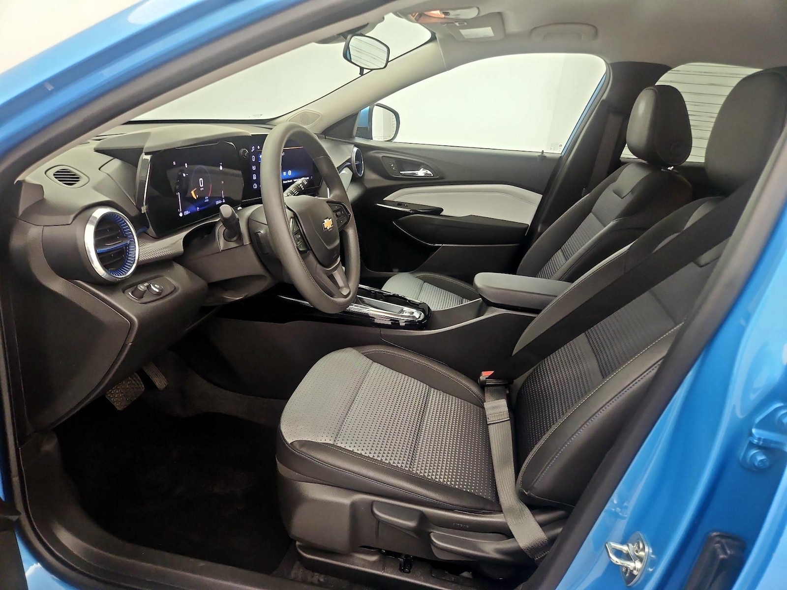 2025 Chevrolet Trax LT - Photo 12