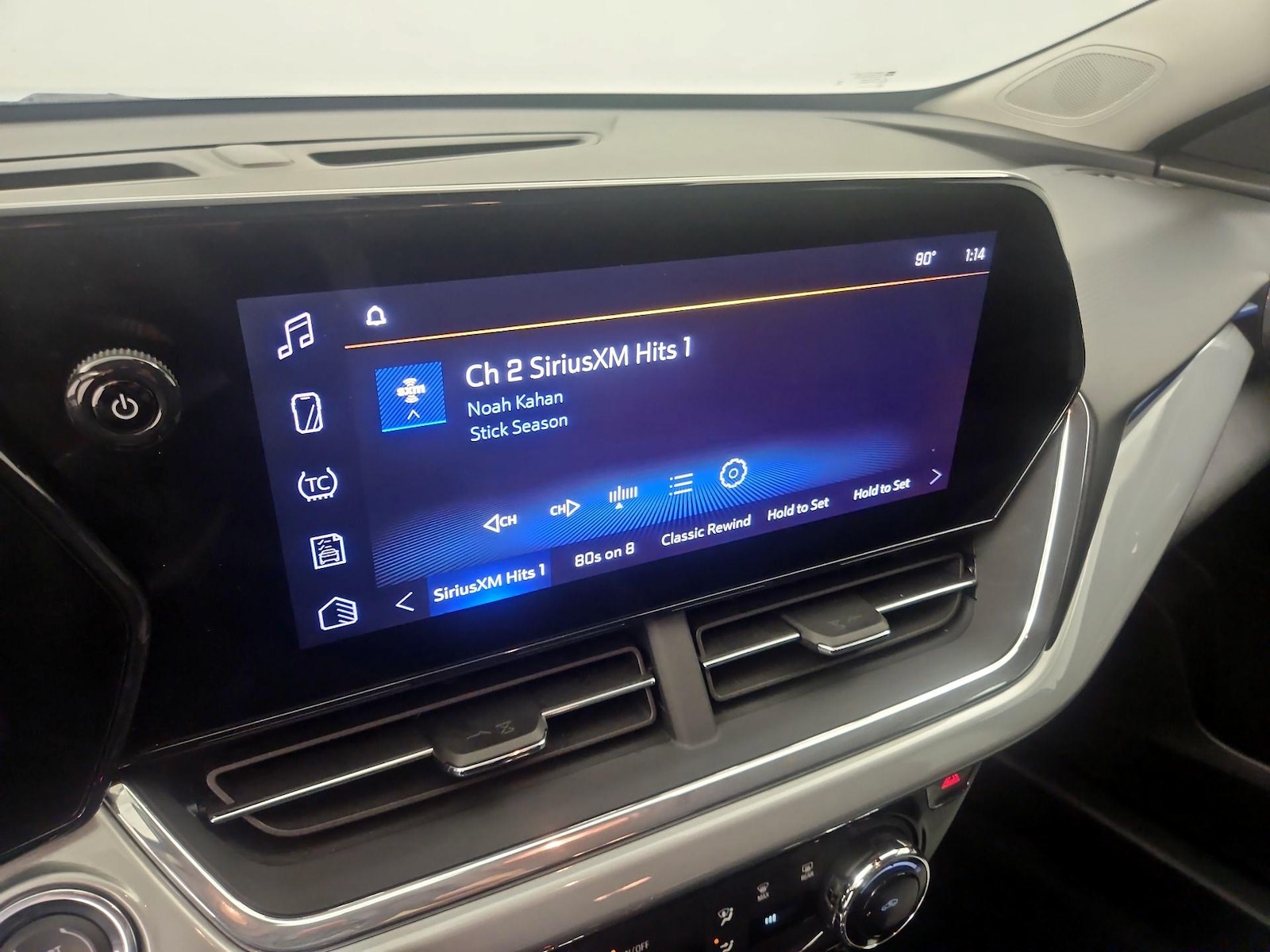 2025 Chevrolet Trax LT - Photo 16