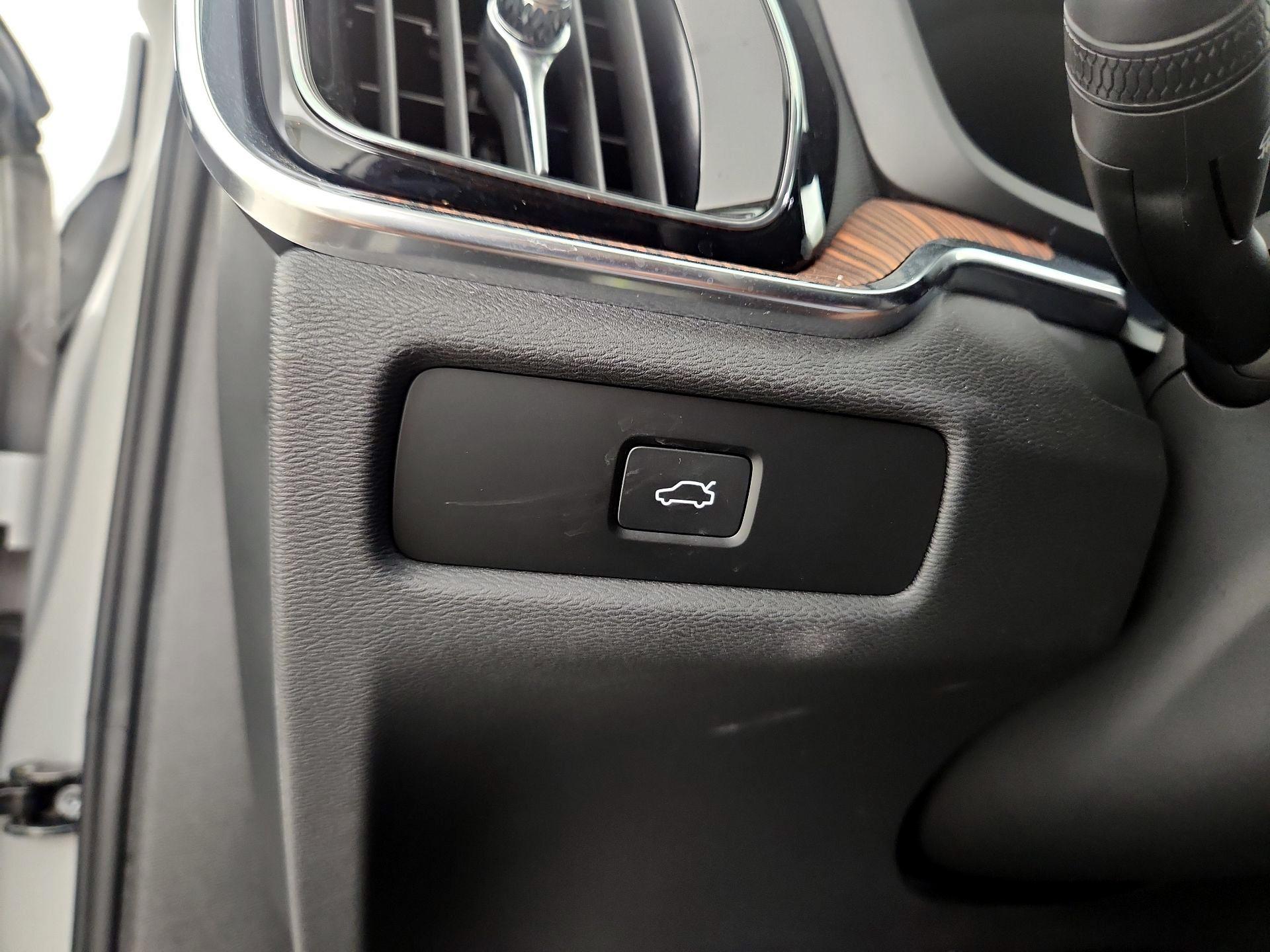Thumbnail: 2025 Volvo S60 - 13