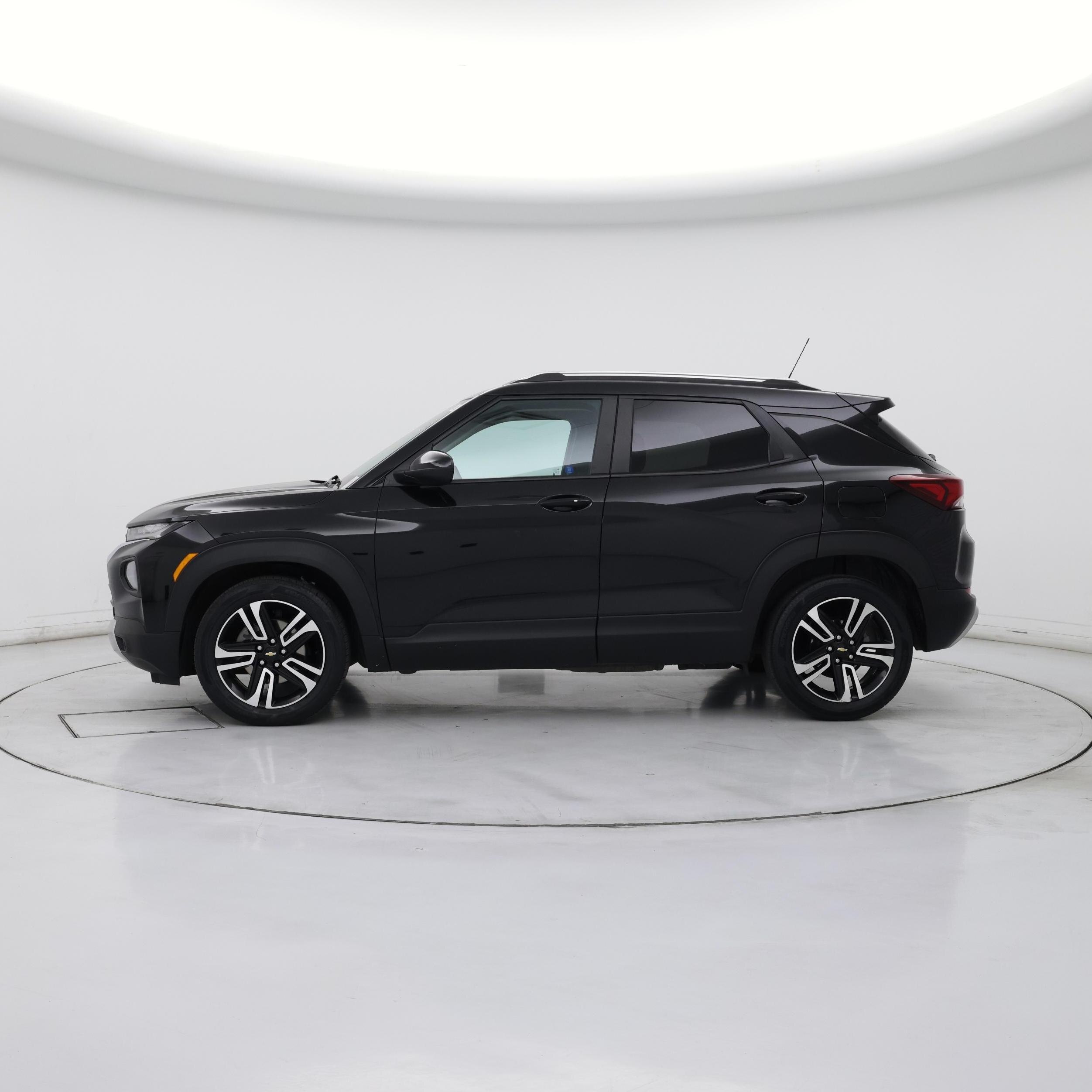 Thumbnail: 2023 Chevrolet TrailBlazer - 3