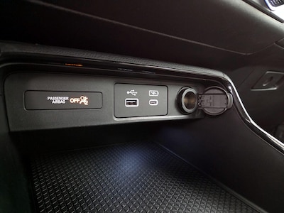 USB/AUX Ports