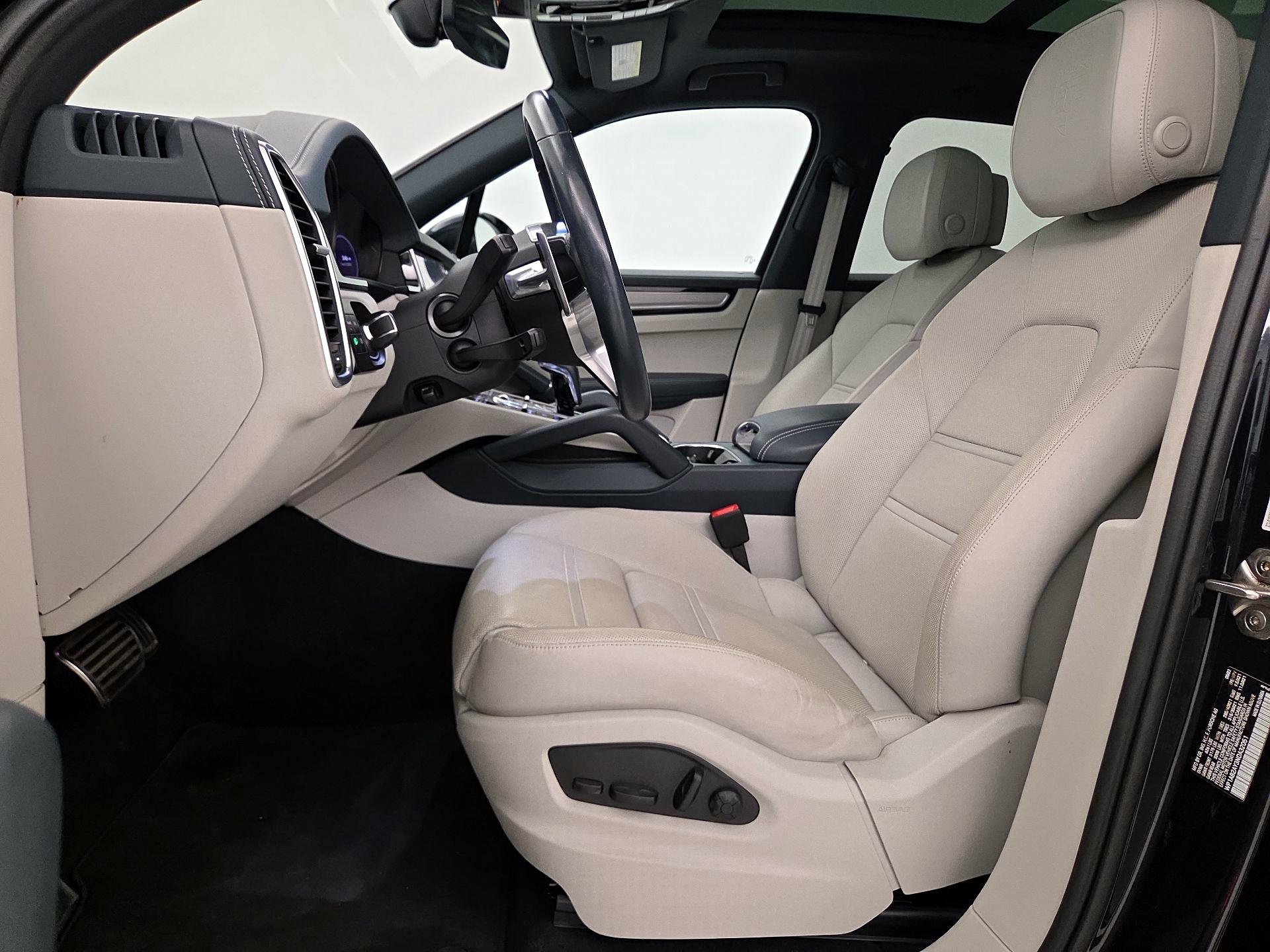 Thumbnail: 2022 Porsche Cayenne - 11