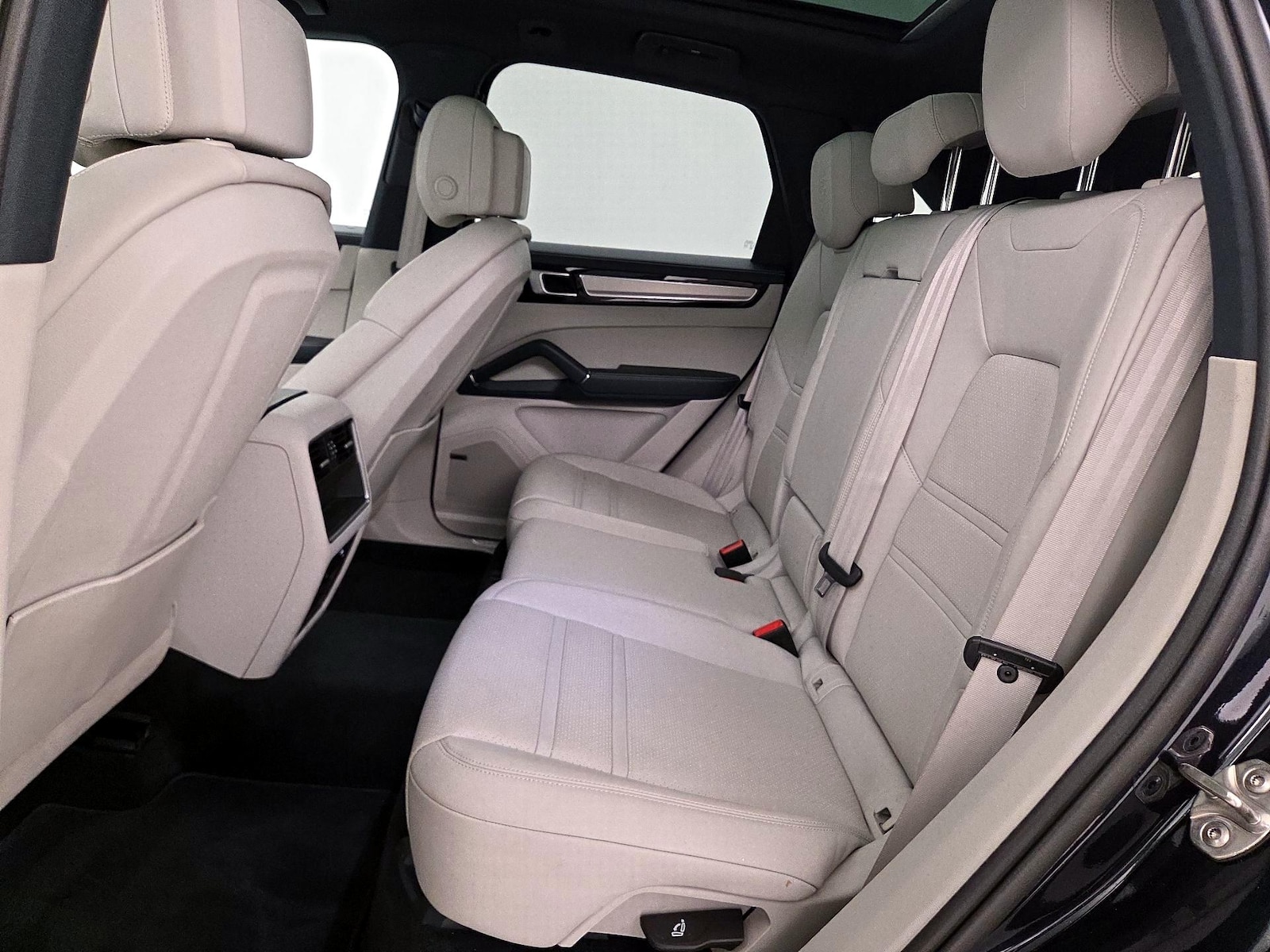2022 Porsche Cayenne Platinum Edition - Photo 22