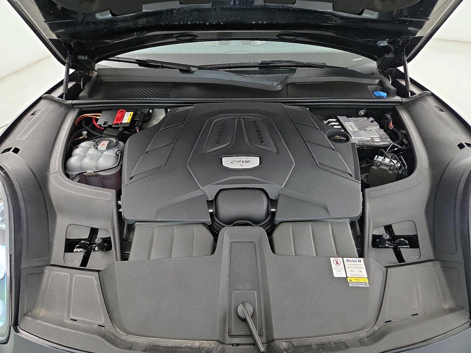 2022 Porsche Cayenne Platinum Edition - Photo 24