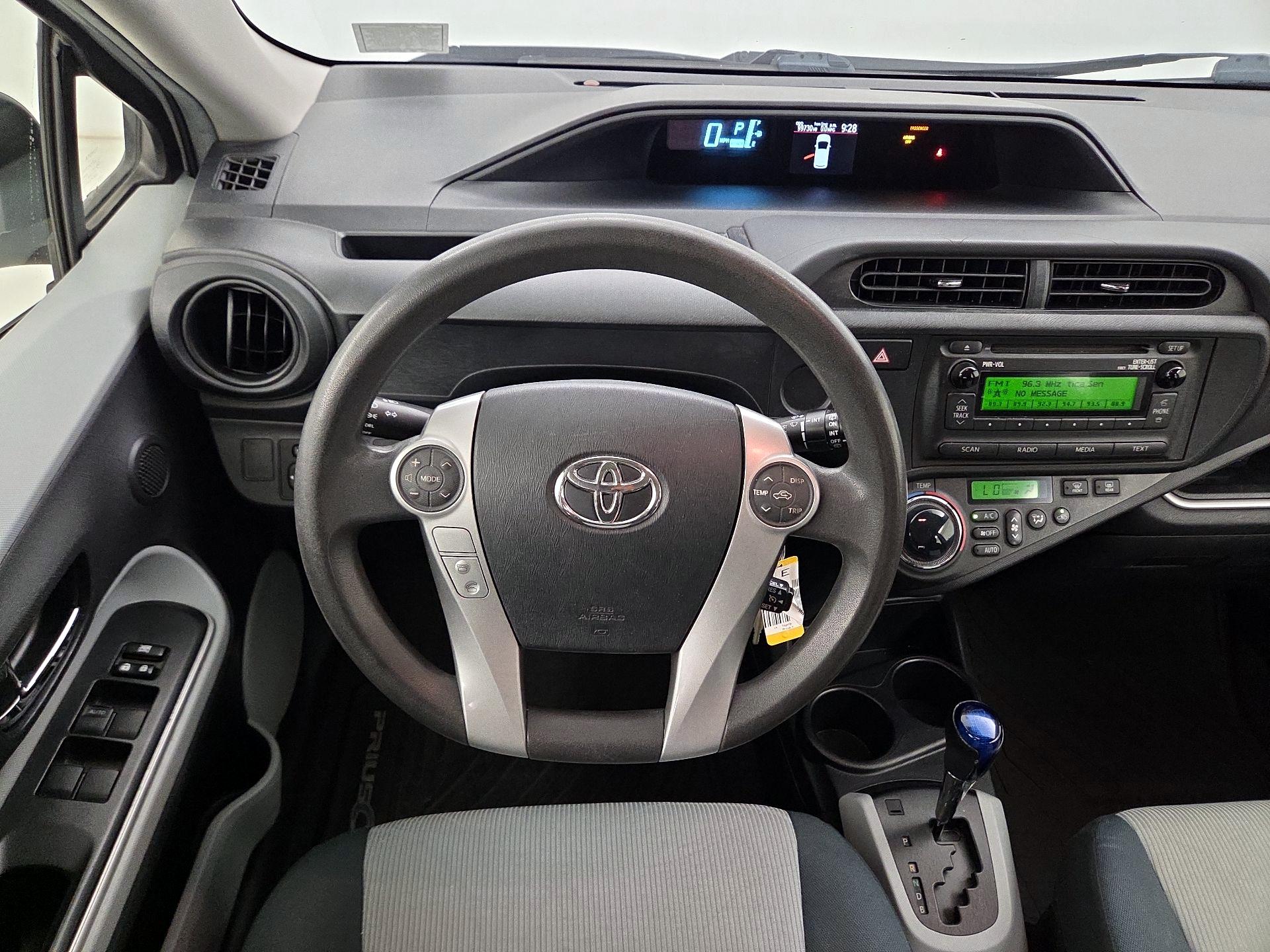 Thumbnail: 2014 Toyota Prius c - 10
