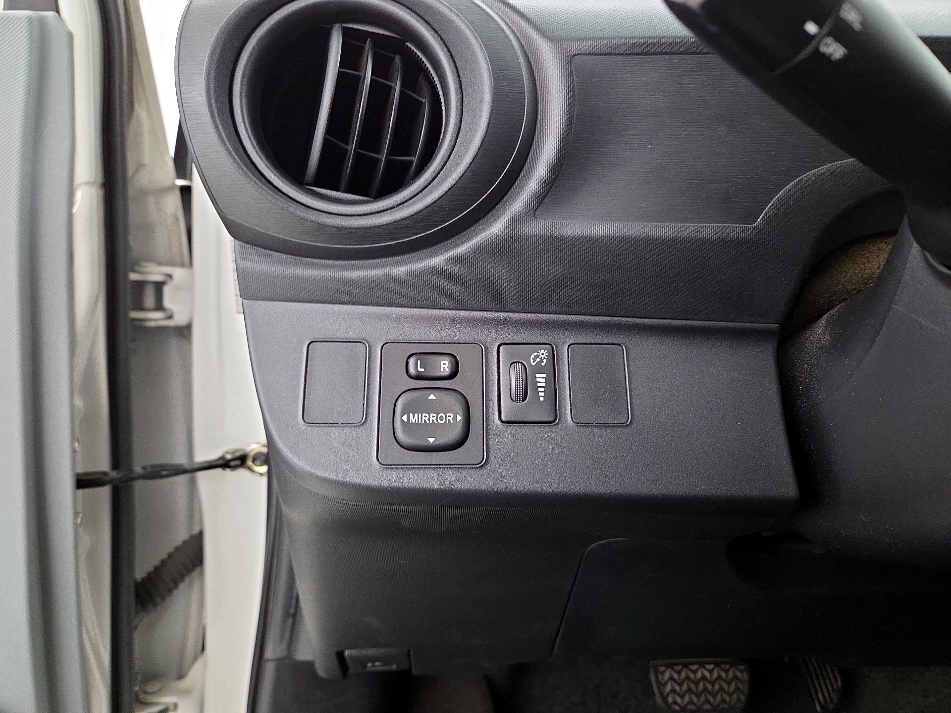 Thumbnail: 2014 Toyota Prius c - 13