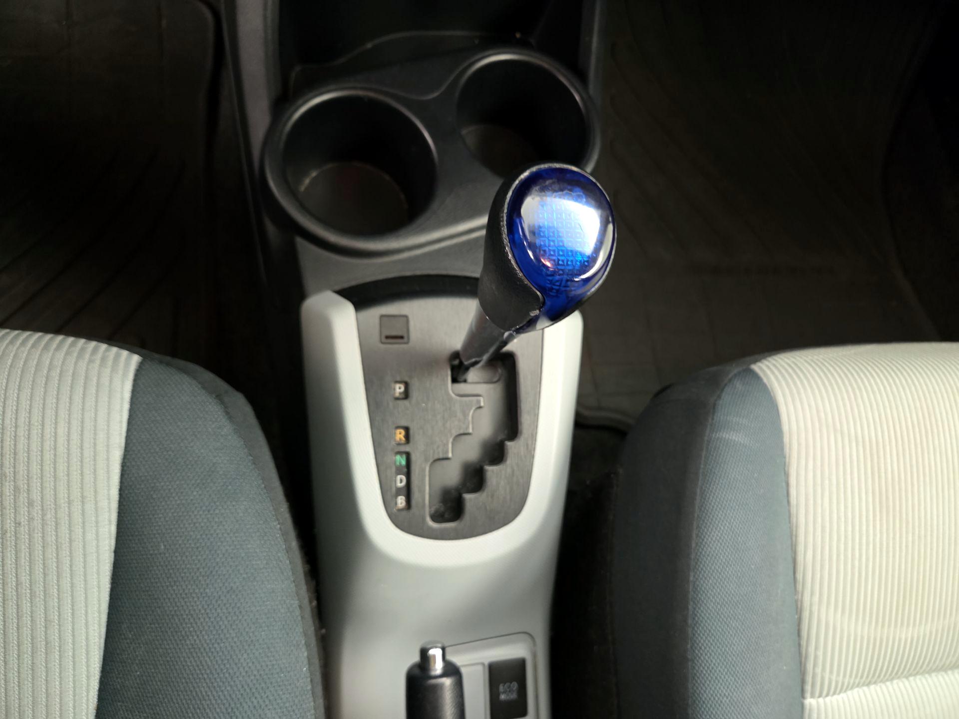 Thumbnail: 2014 Toyota Prius c - 16