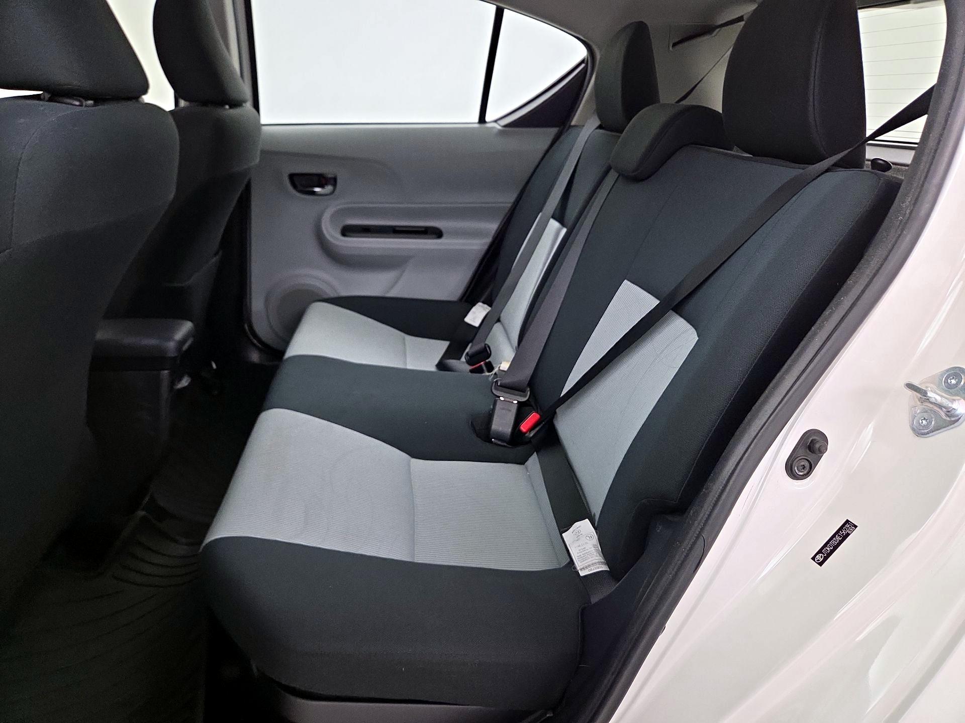 Thumbnail: 2014 Toyota Prius c - 18