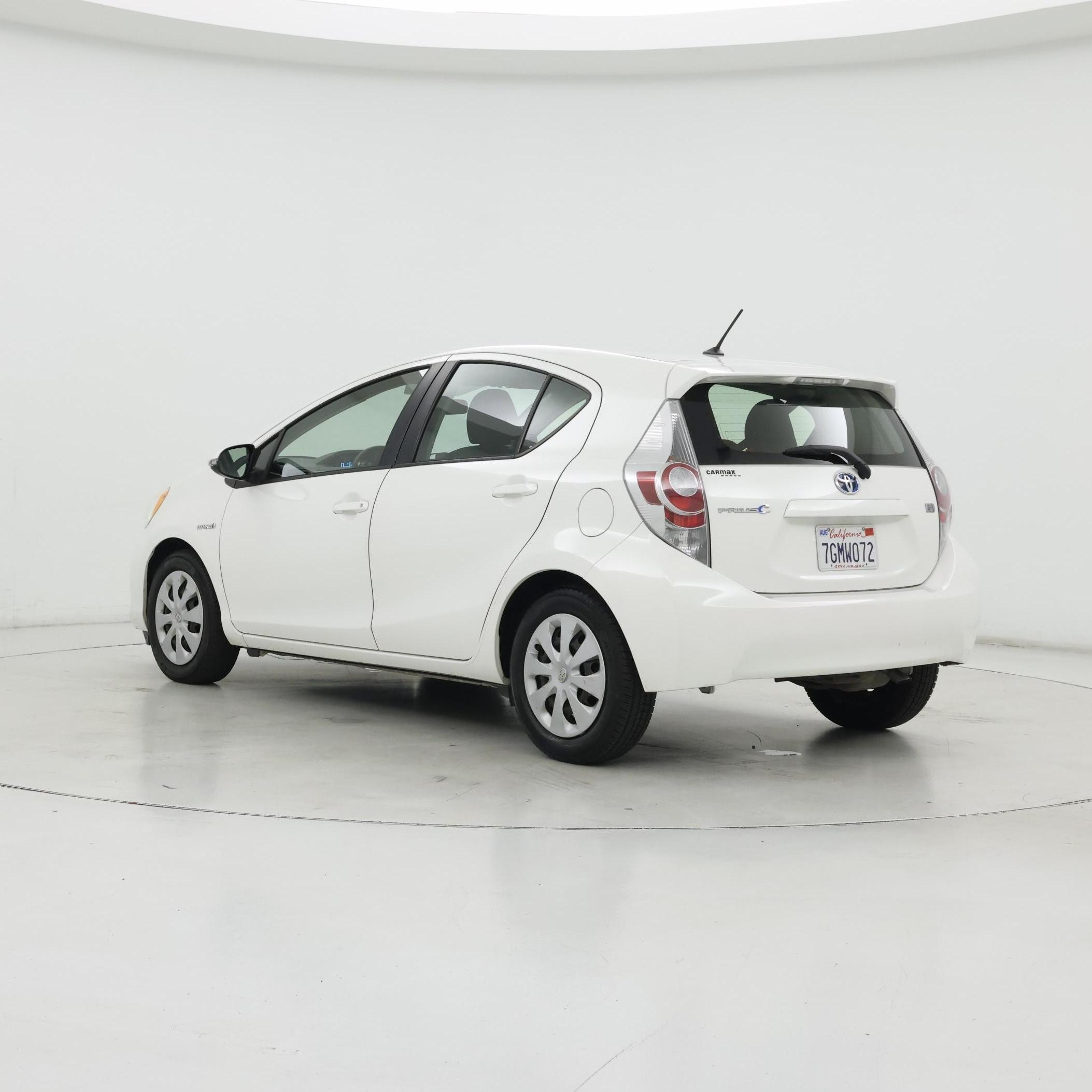 Thumbnail: 2014 Toyota Prius c - 2