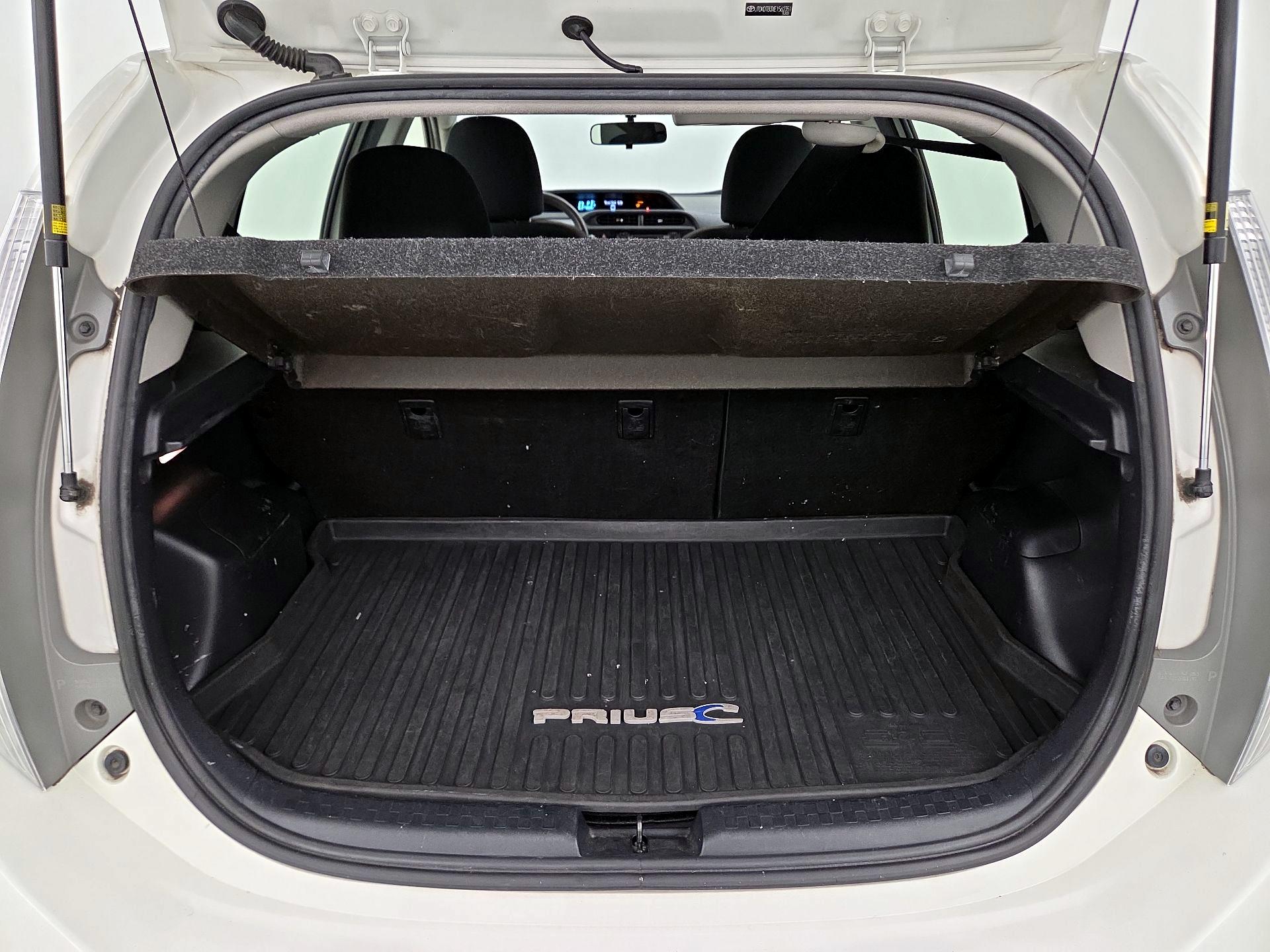 Thumbnail: 2014 Toyota Prius c - 19