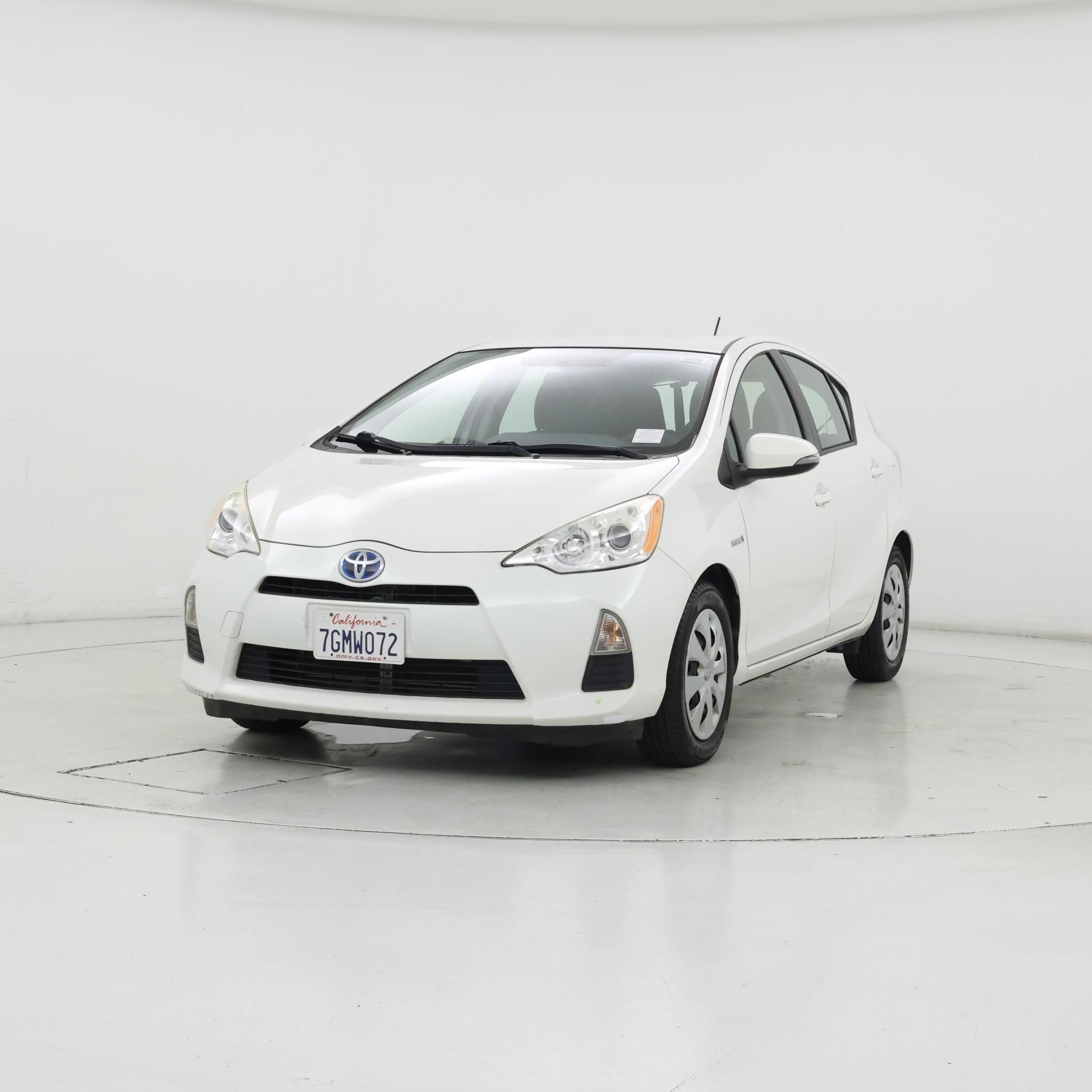 Thumbnail: 2014 Toyota Prius c - 4