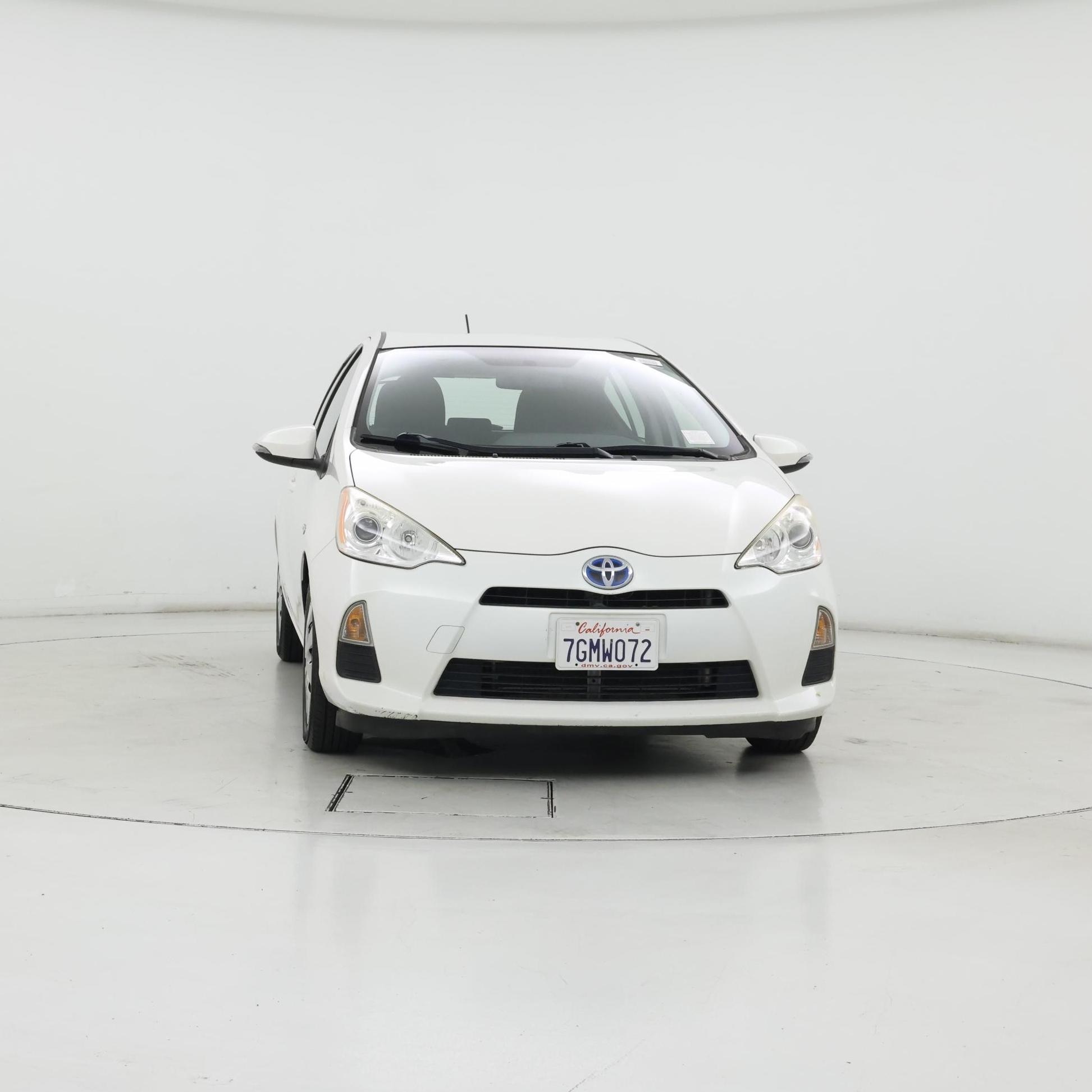 Thumbnail: 2014 Toyota Prius c - 5