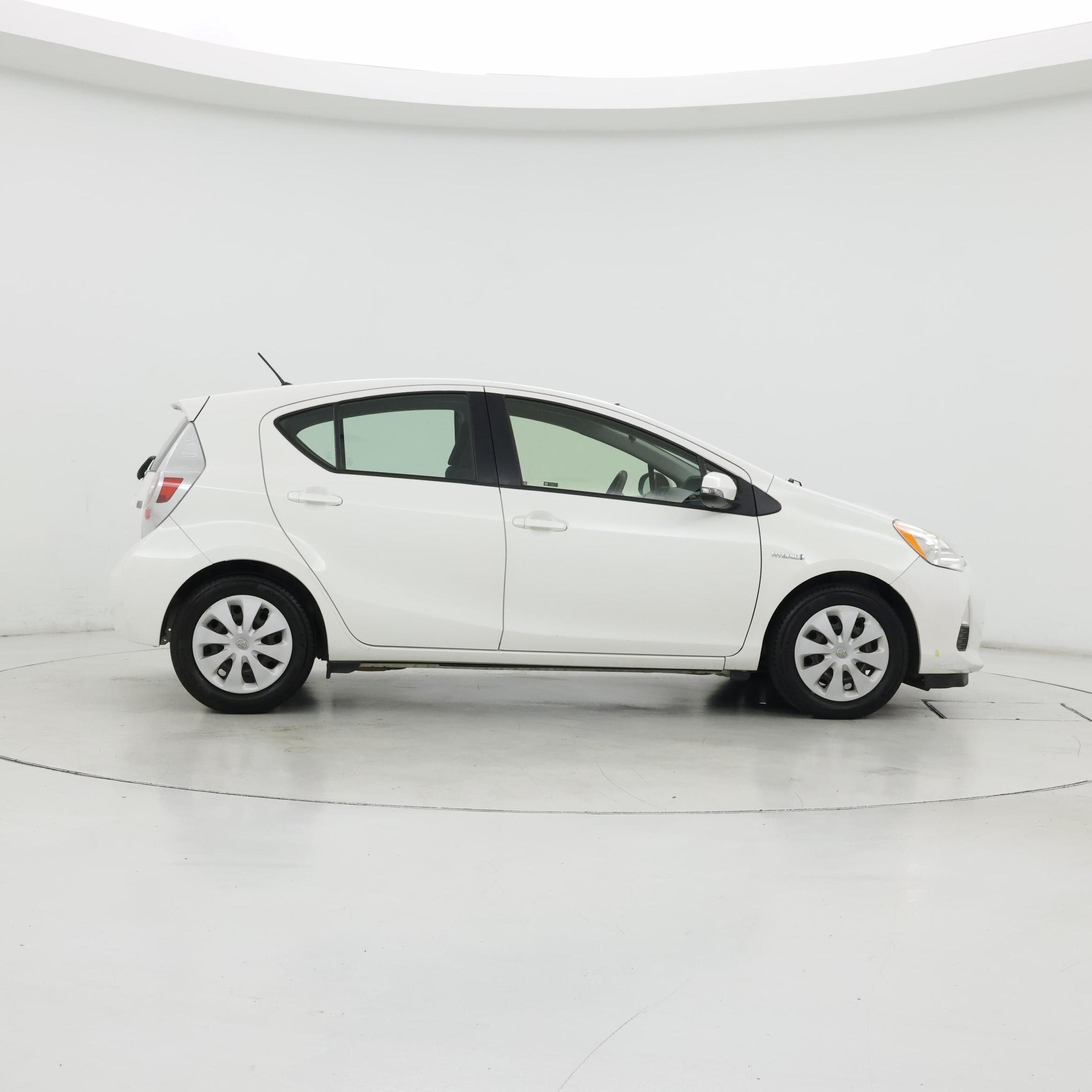 Thumbnail: 2014 Toyota Prius c - 7