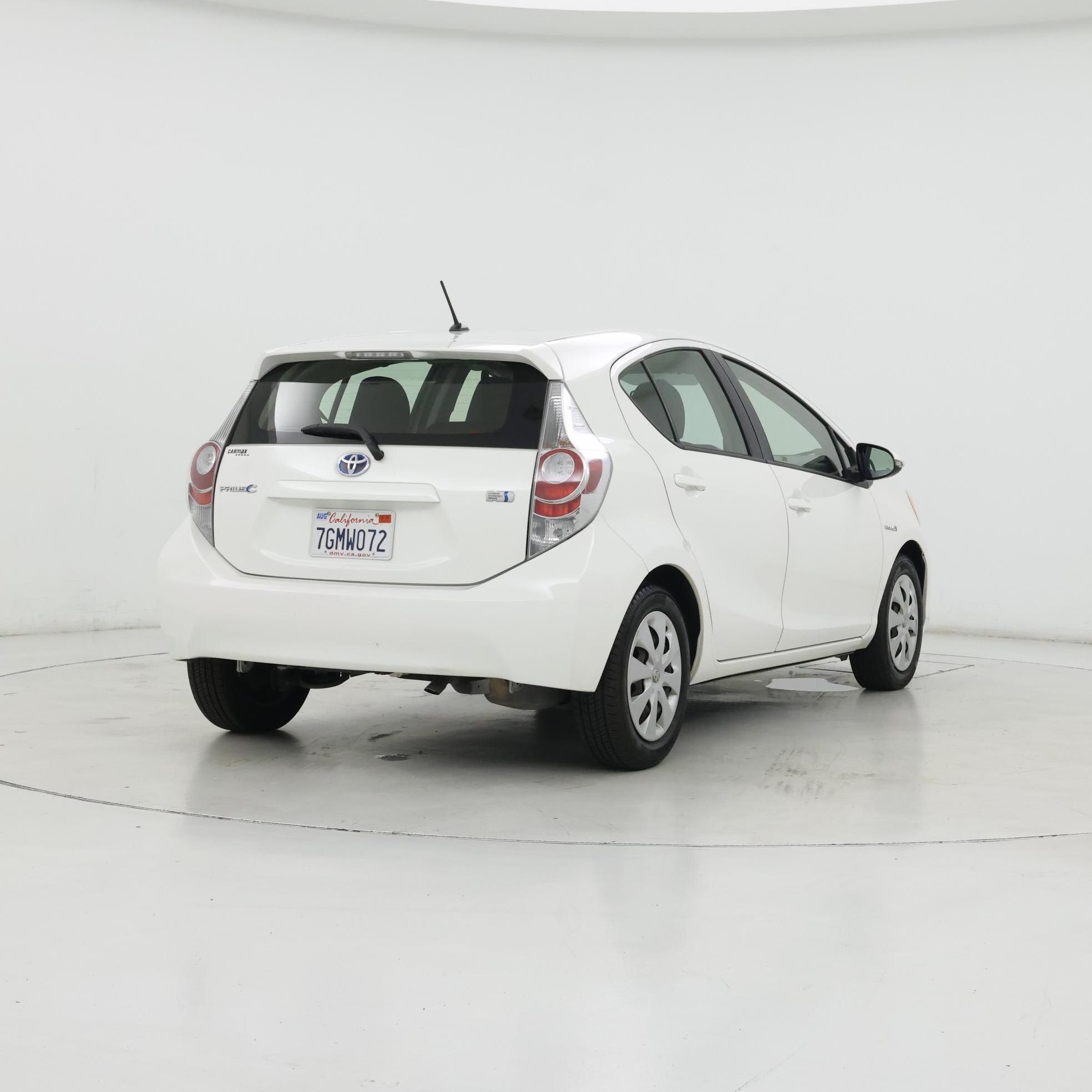 Thumbnail: 2014 Toyota Prius c - 8