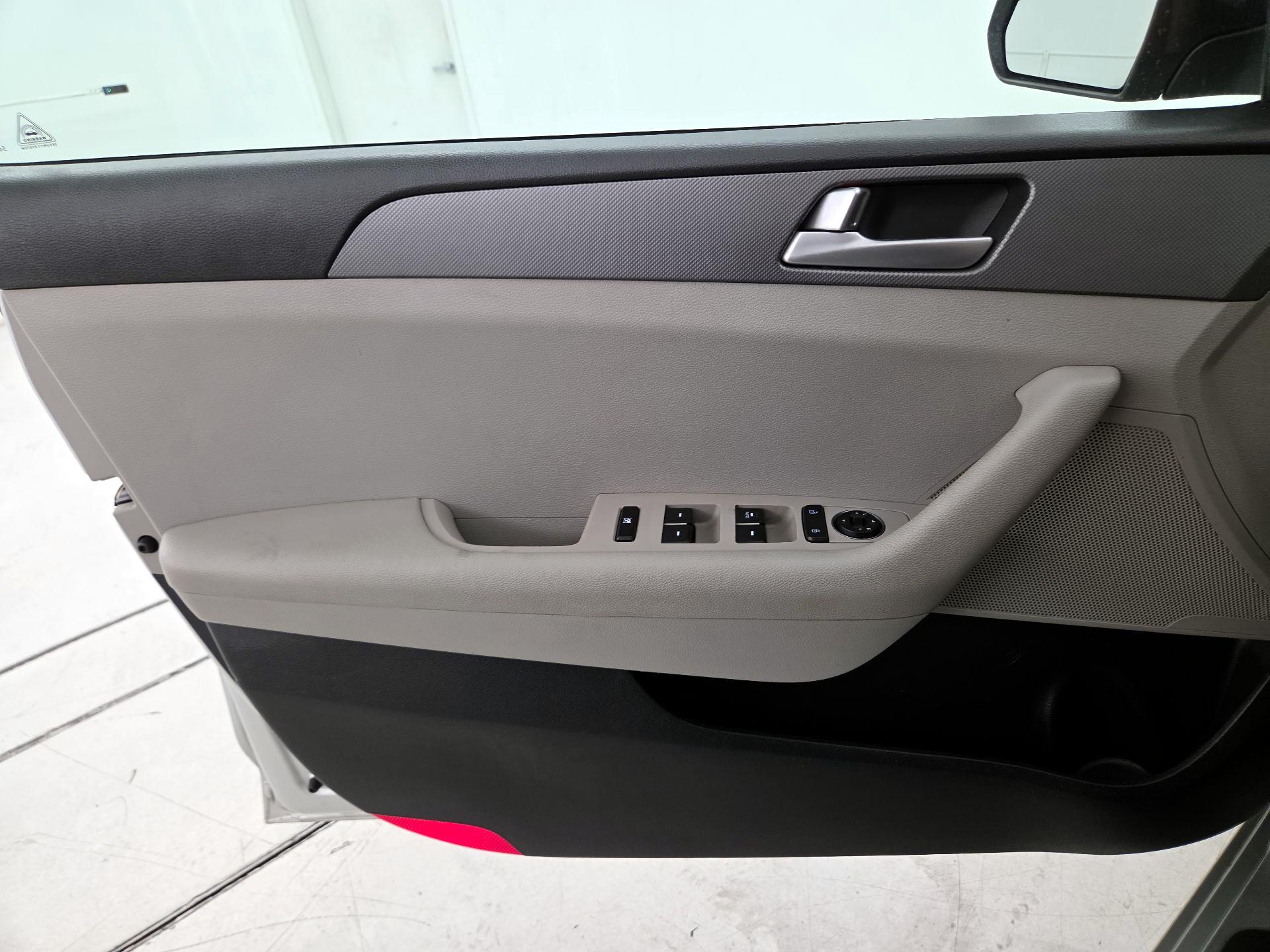 Thumbnail: 2015 Hyundai Sonata - 12