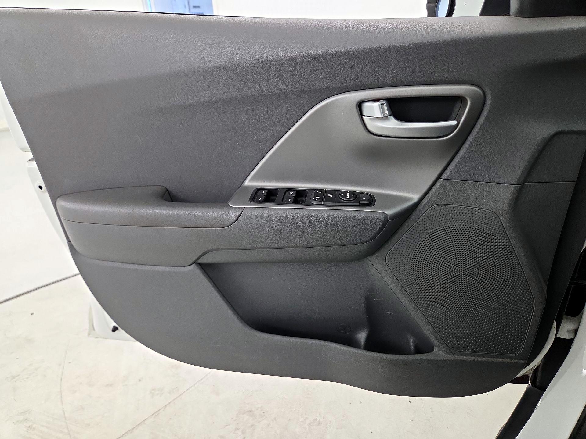 Thumbnail: 2019 Kia Niro - 12