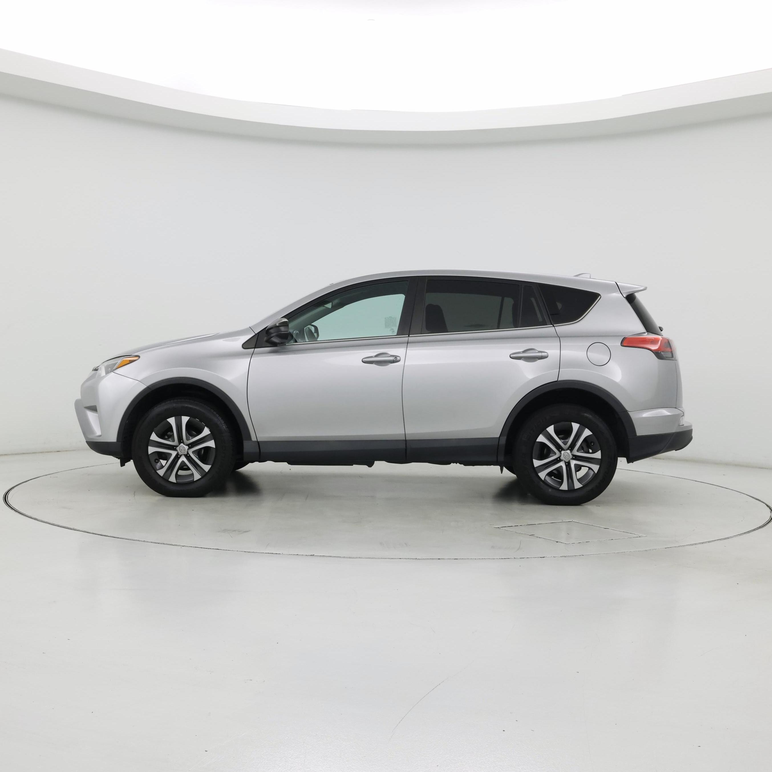 Thumbnail: 2017 Toyota RAV4 - 3