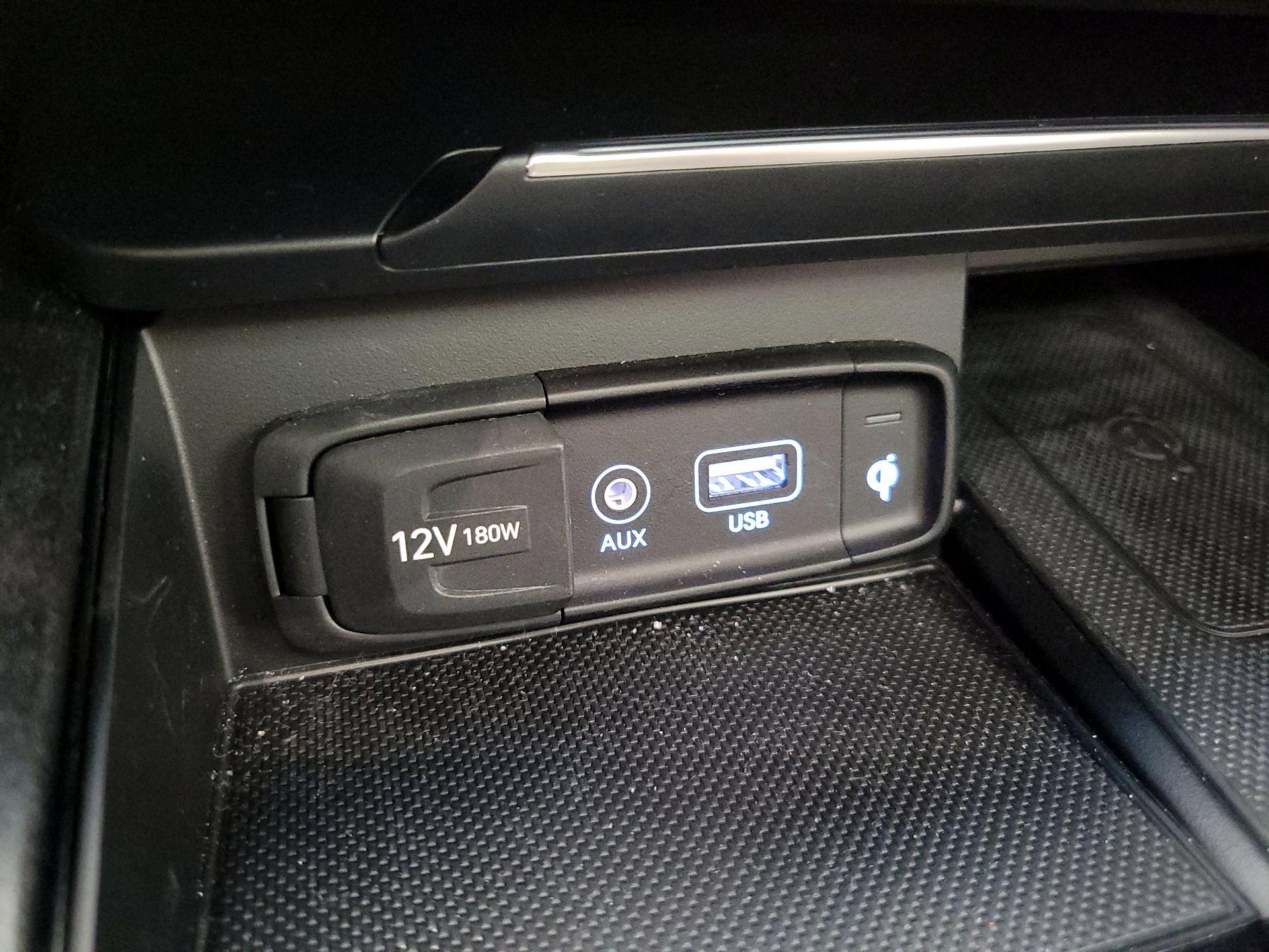 Thumbnail: 2020 Genesis G70 - 19