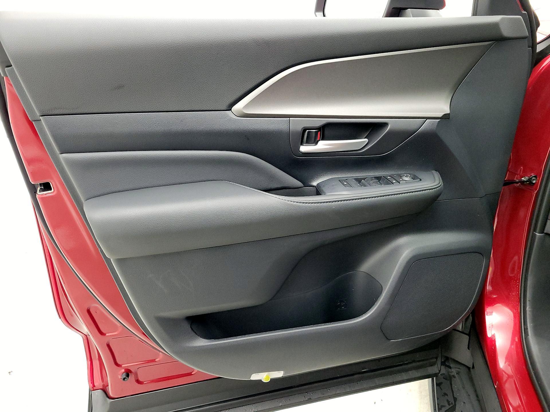 Thumbnail: 2026 Toyota Grand Highlander - 12