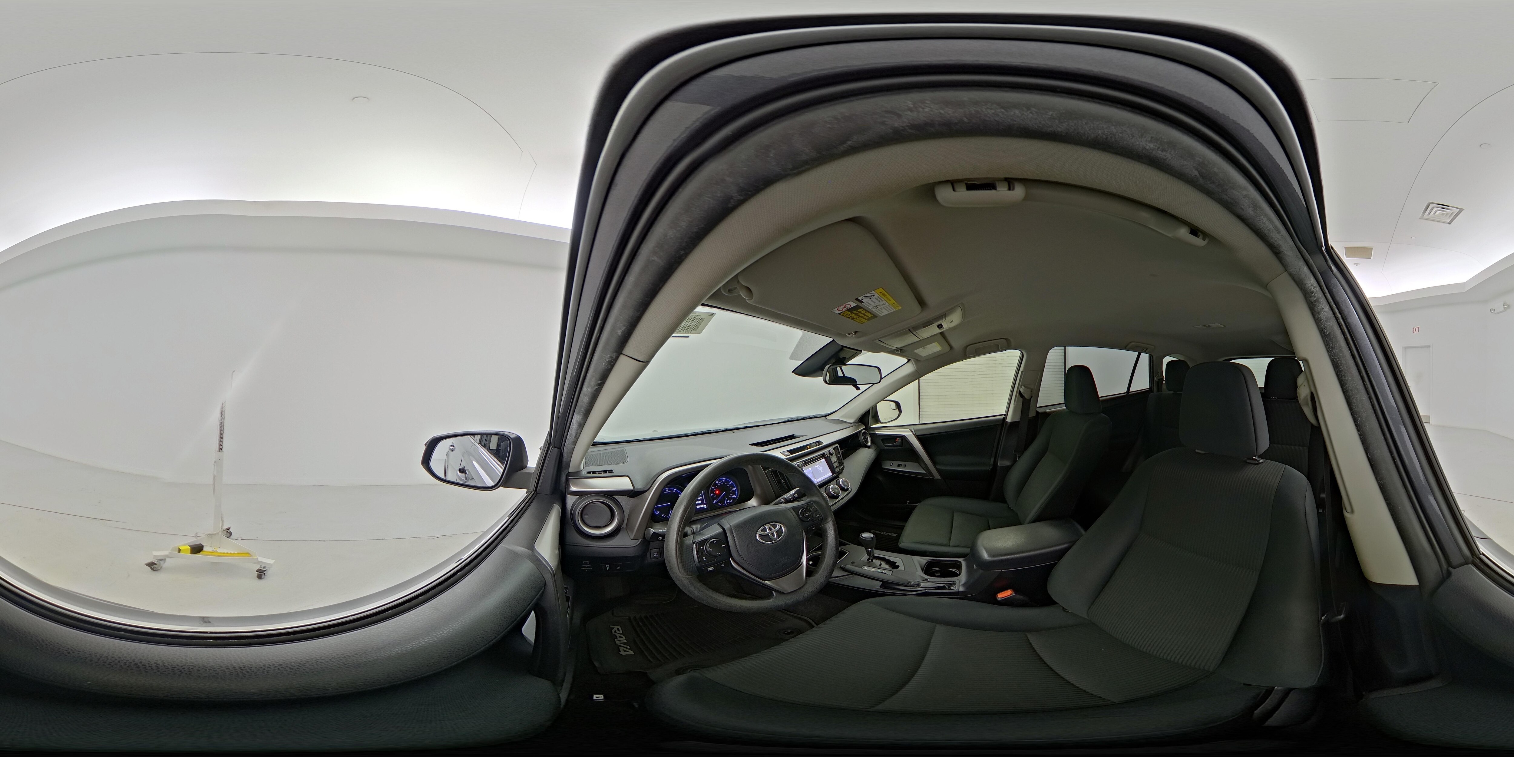 2018 Toyota RAV4 LE - Photo 26
