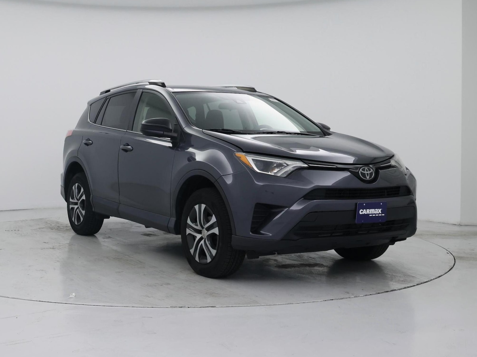 2018 Toyota RAV4 LE - Photo 2